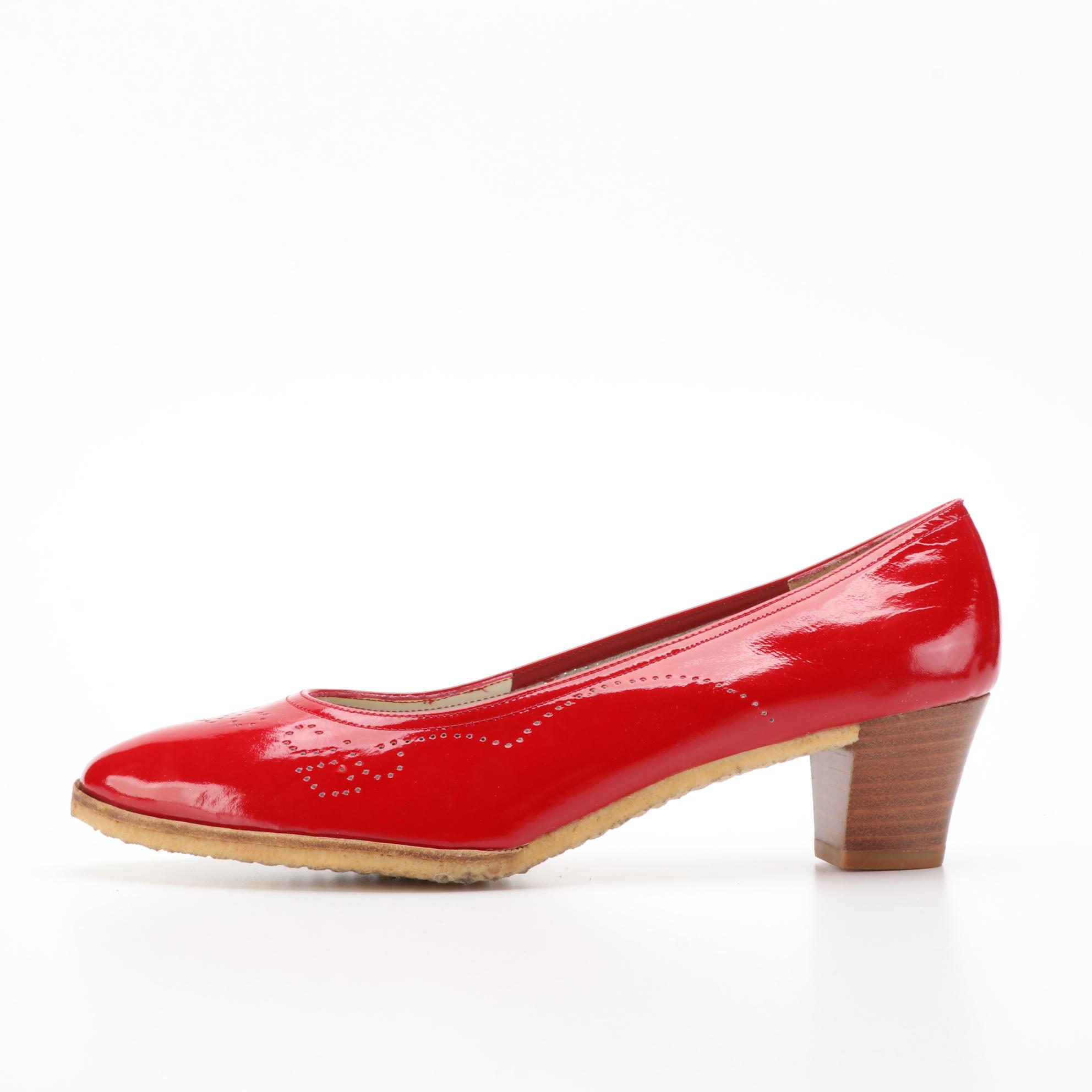 Salvatore Ferragamo Low-Heel Pumps in Leather/Patent Leather with One Box