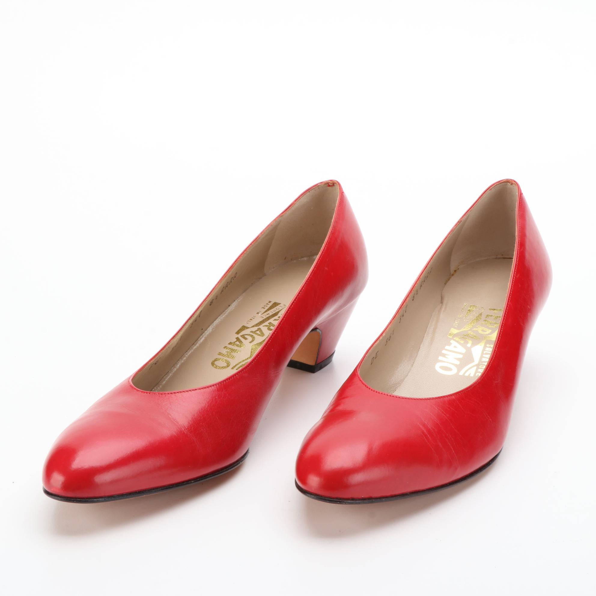 Salvatore Ferragamo Low-Heel Pumps in Leather/Patent Leather with One Box