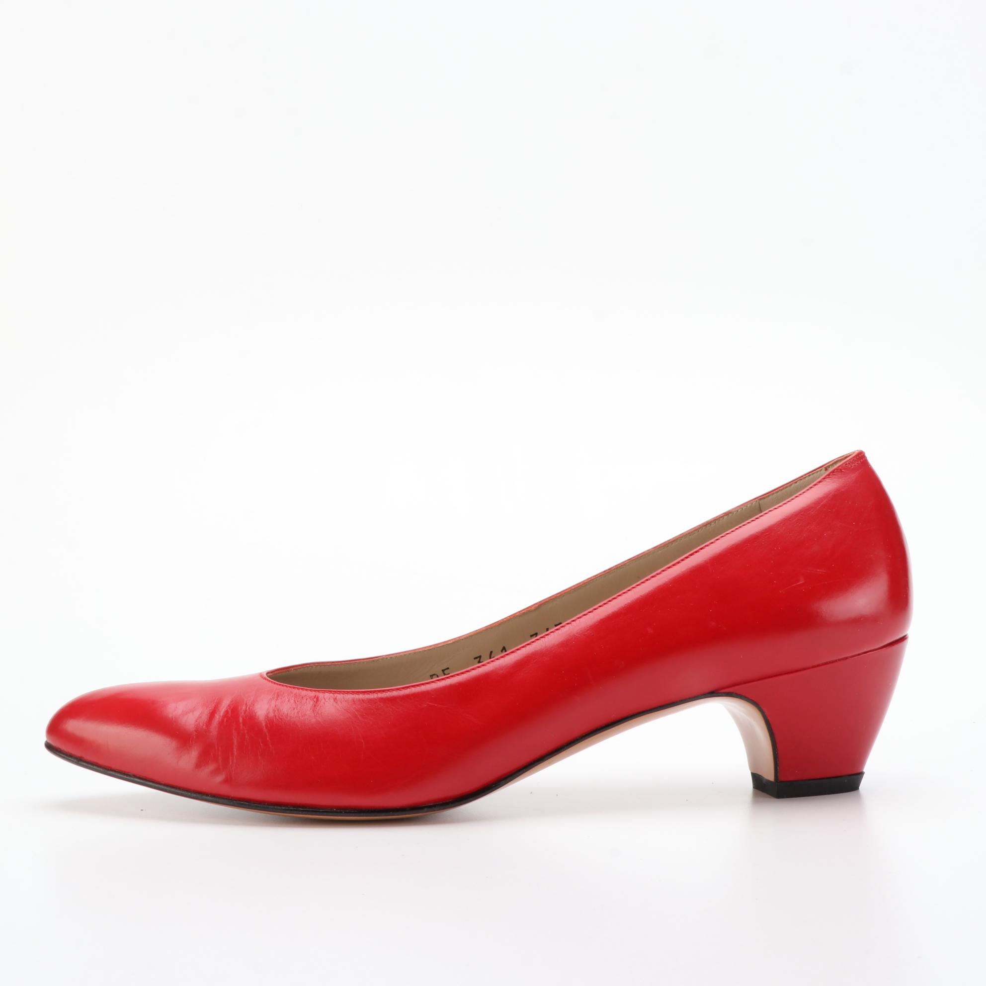 Salvatore Ferragamo Low-Heel Pumps in Leather/Patent Leather with One Box