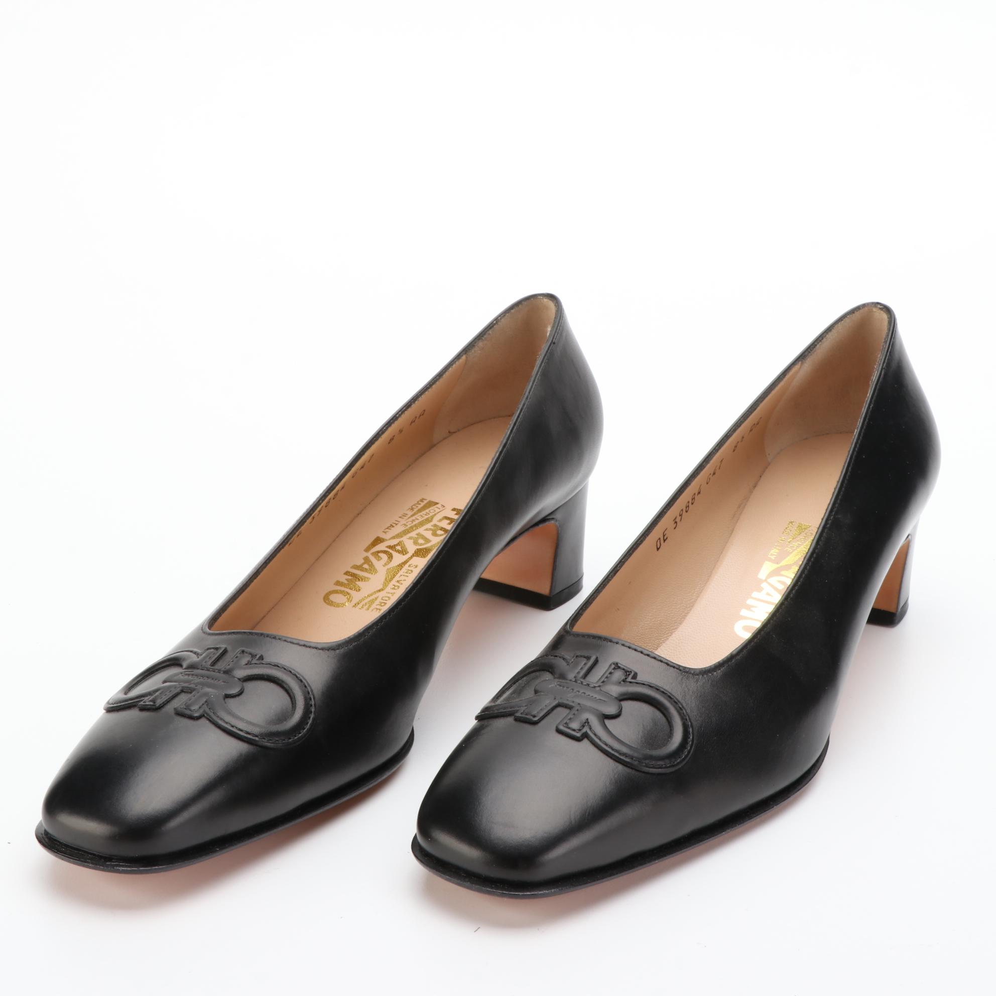 Salvatore Ferragamo Low-Heel Pumps in Leather/Patent Leather with One Box