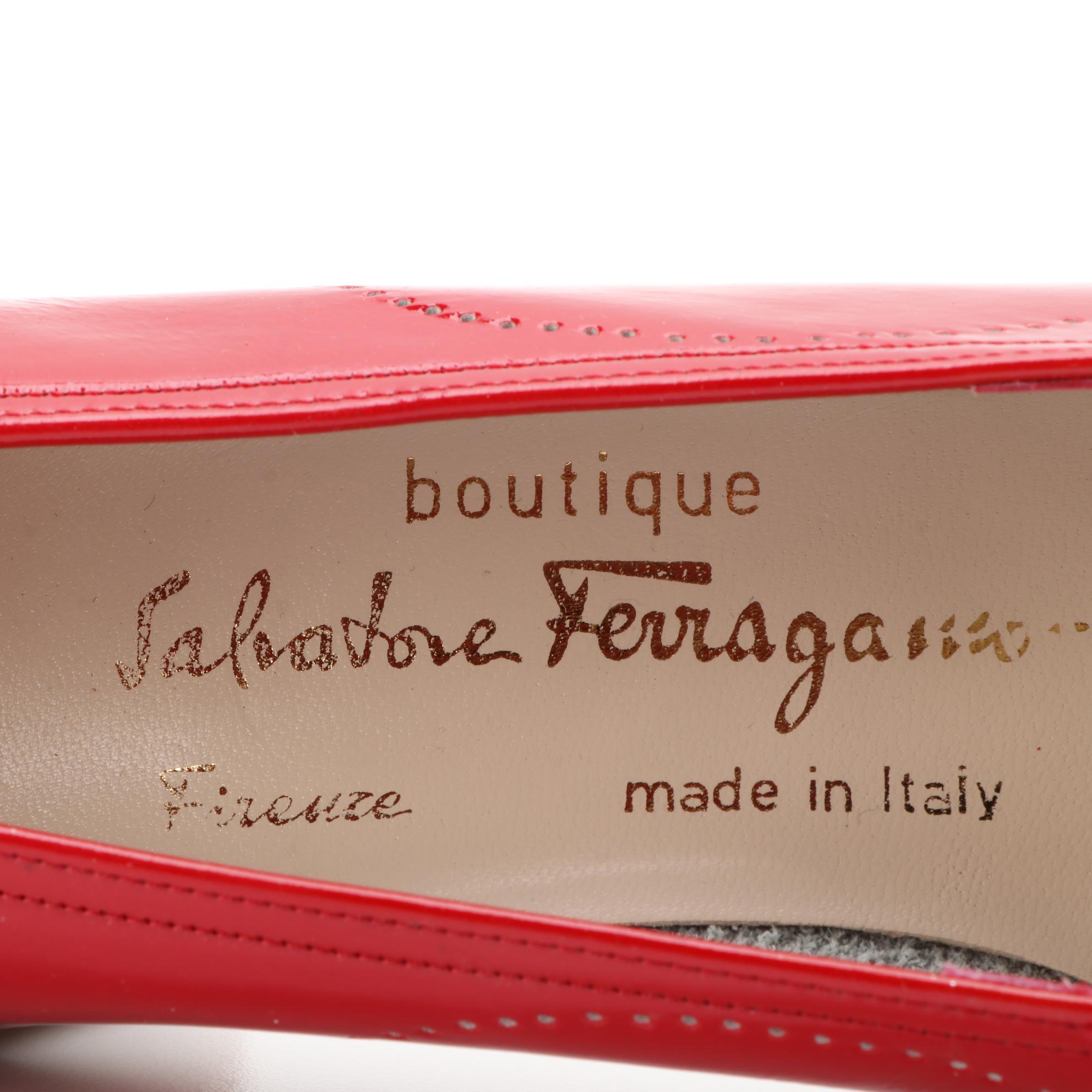 Salvatore Ferragamo Low-Heel Pumps in Leather/Patent Leather with One Box