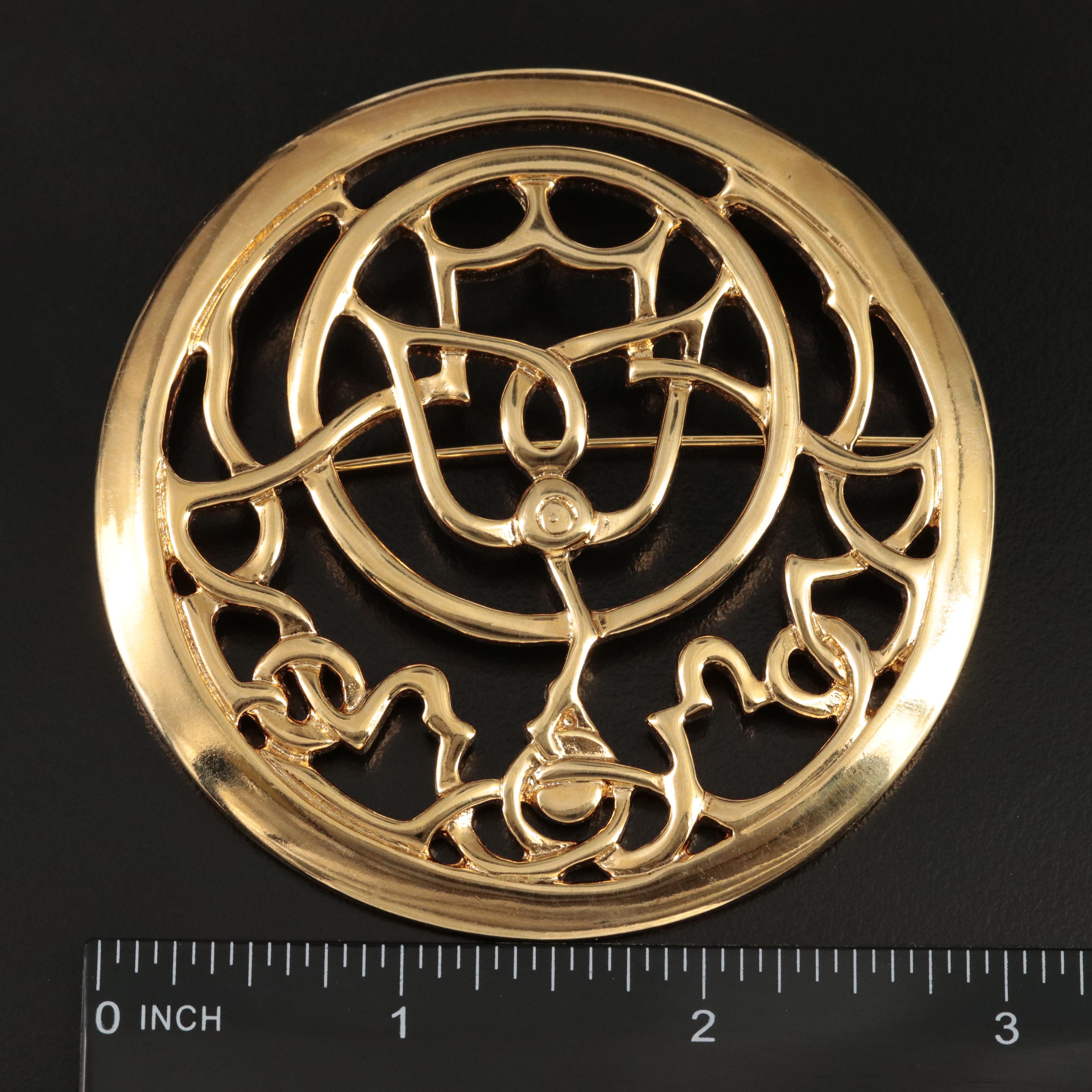 Mary McFaddin and Kim Featured in Brooch Collection