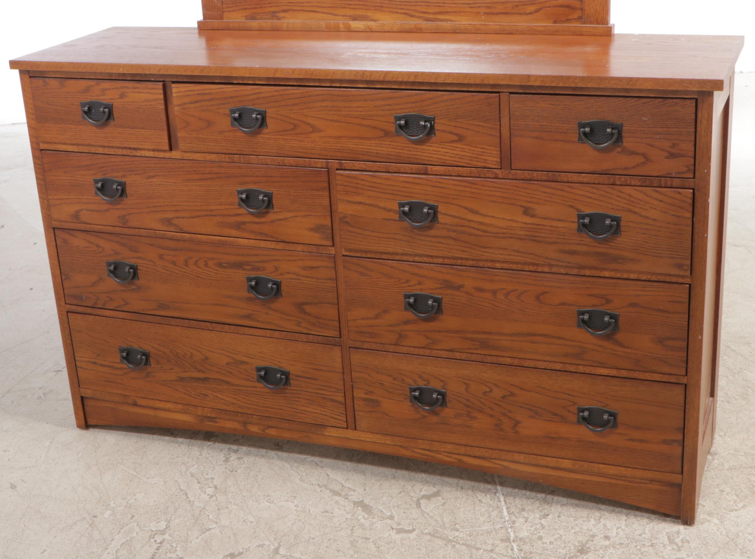 Thomasville "Impressions" Arts and Crafts Style Oak Nine-Drawer Dresser