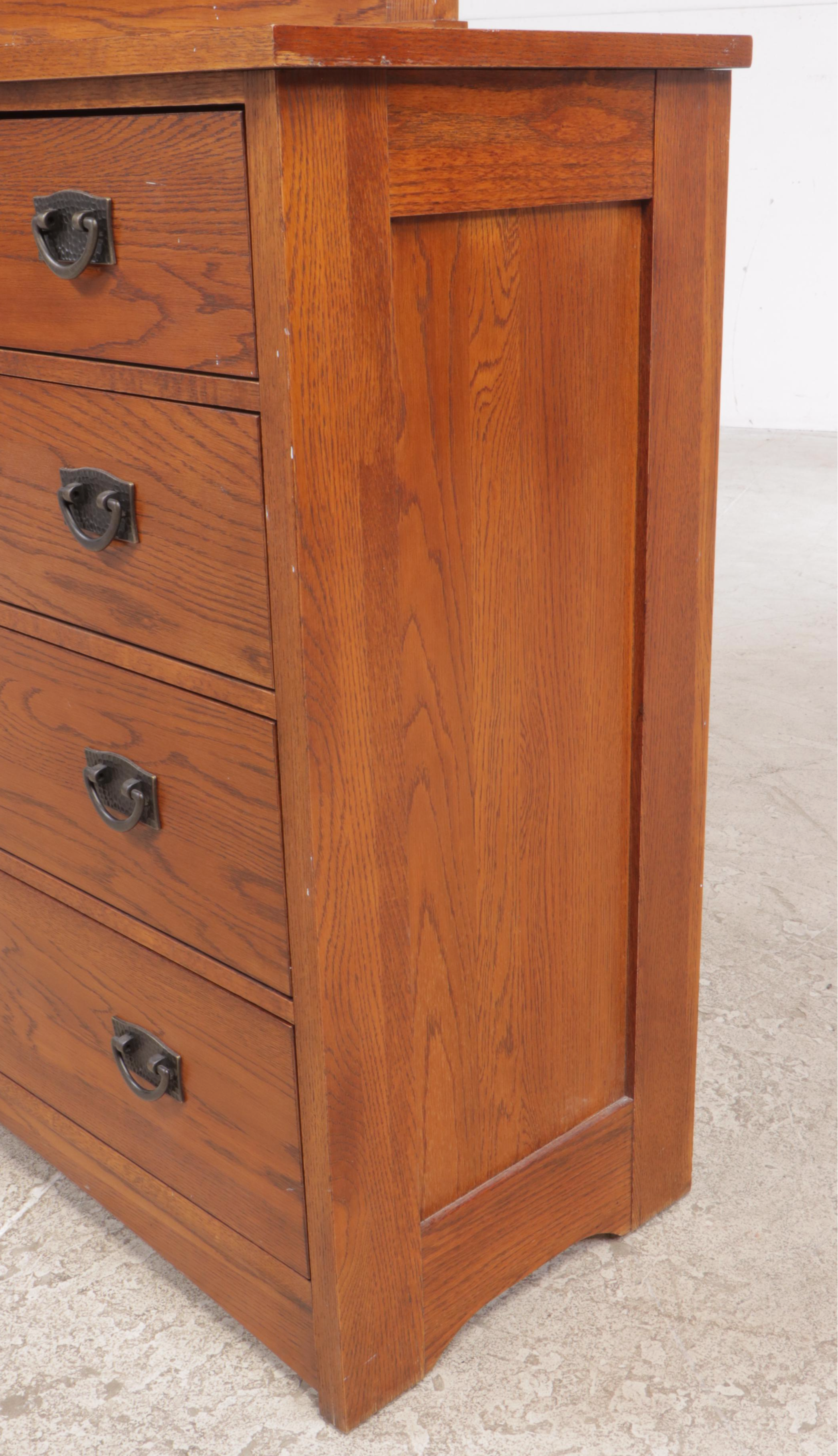 Thomasville "Impressions" Arts and Crafts Style Oak Nine-Drawer Dresser