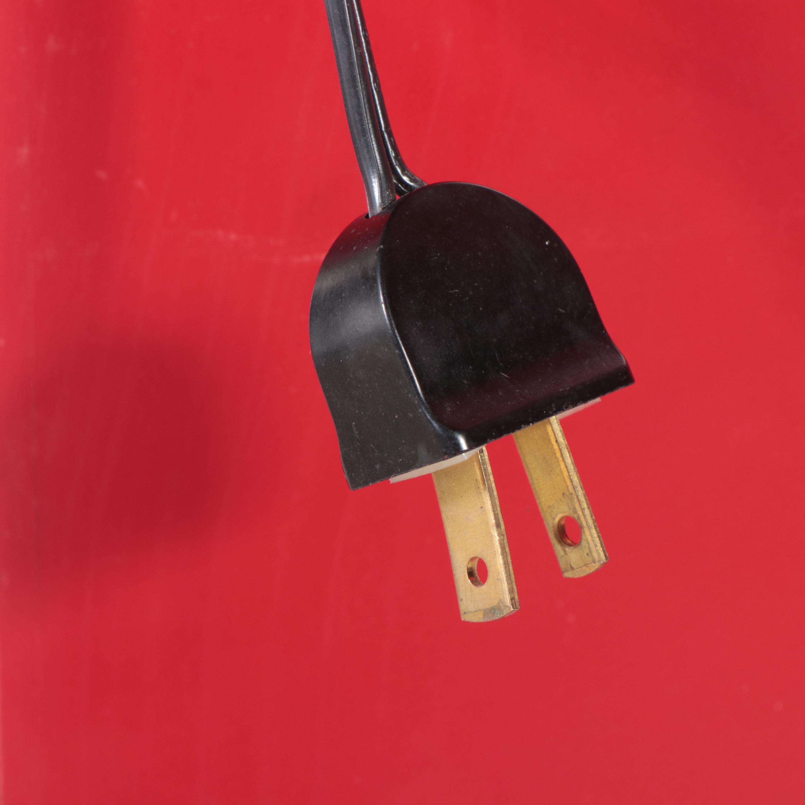 British Telephone Booth-Form Illuminated Display Cabinet