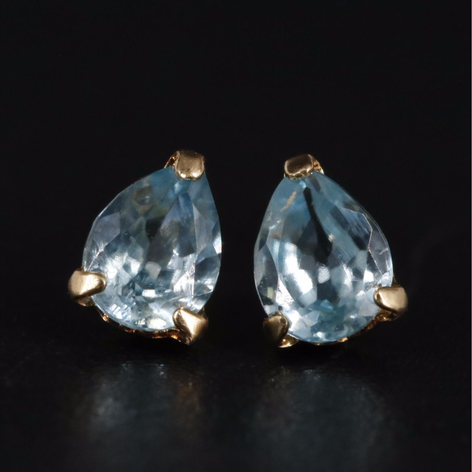 18K 0.40 CTW Blue Zircon Stud Earrings