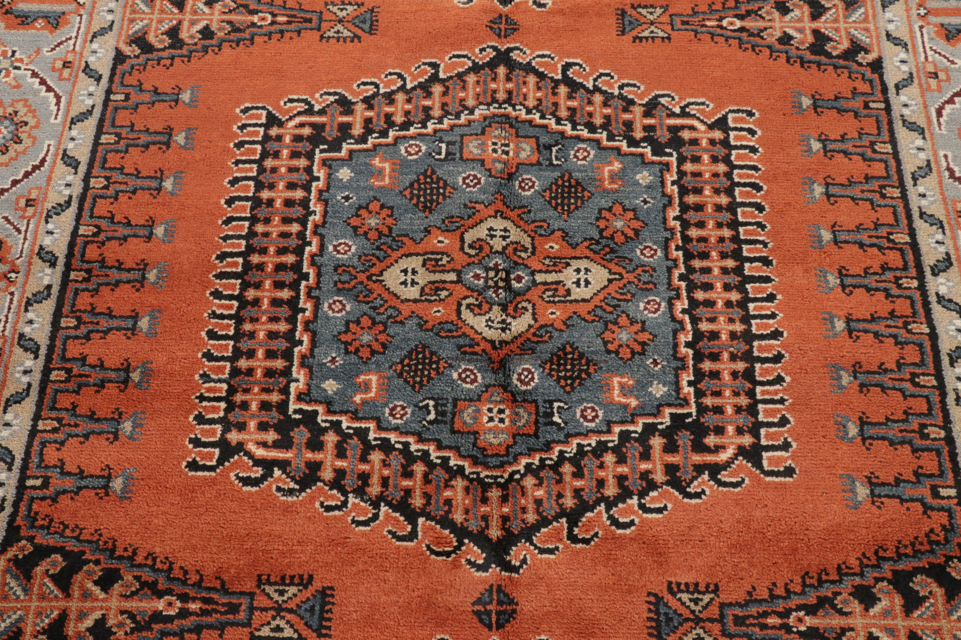 5'11 x 9'4 Hand-Knotted Persian Viss Area Rug