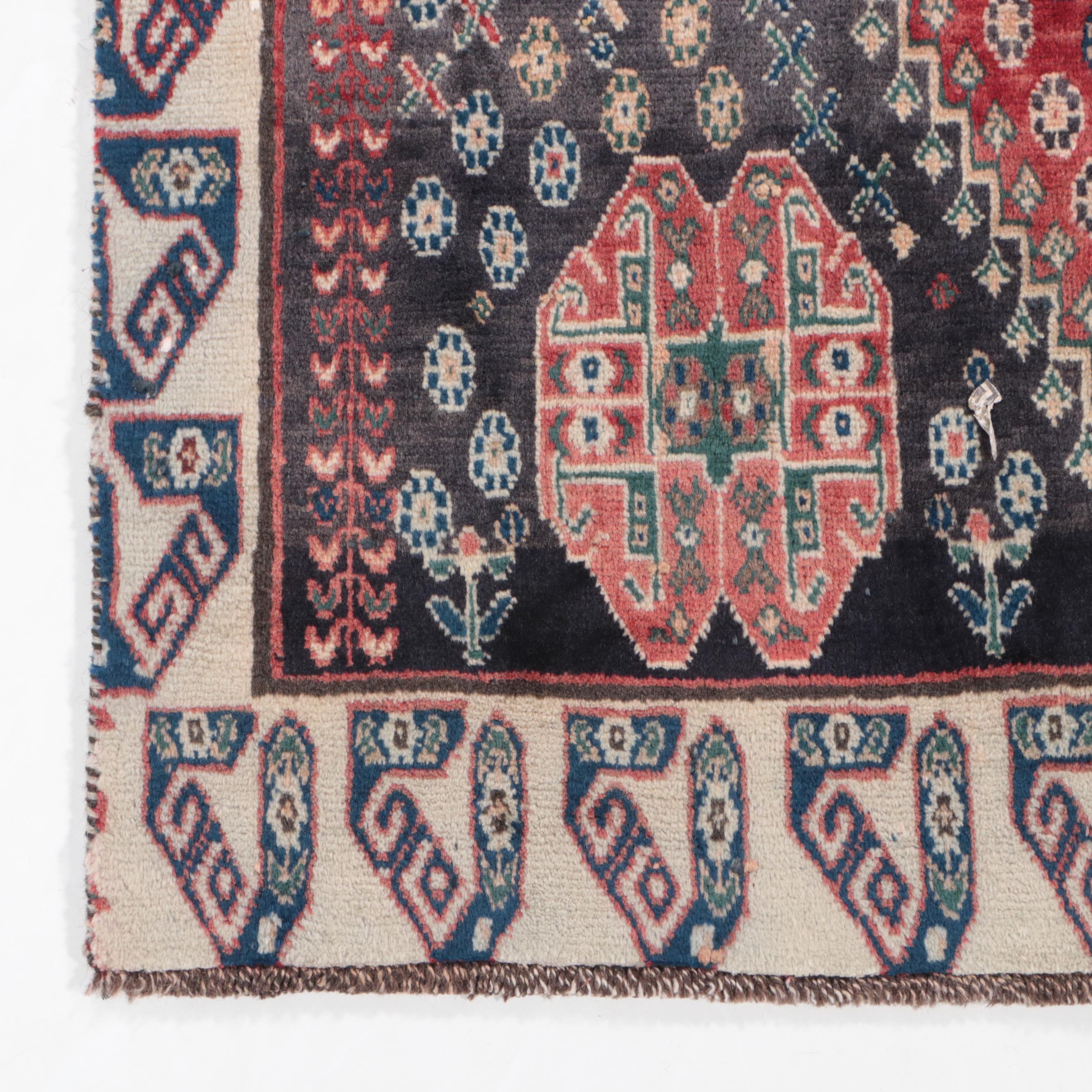 4'7 x 9'4 Hand-Knotted Persian Abadeh Area Rug