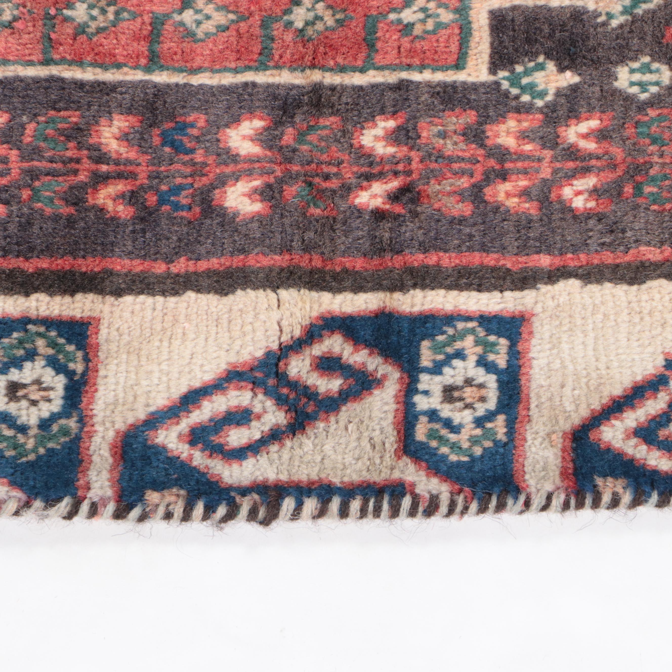 4'7 x 9'4 Hand-Knotted Persian Abadeh Area Rug