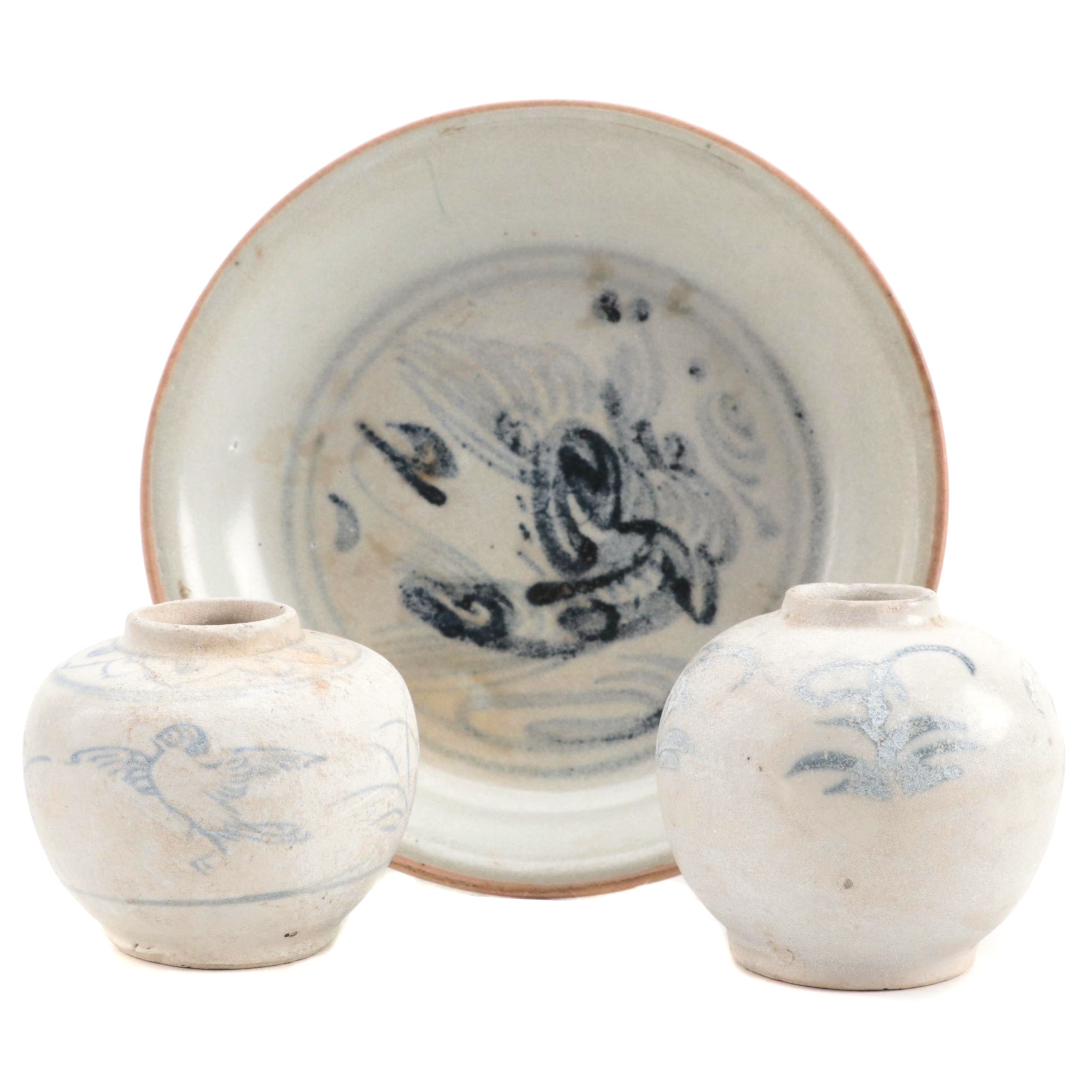 Chinese Zhangzhou (Swatow) Ware Dish and Marine Recovered Vietnamese Jarlets