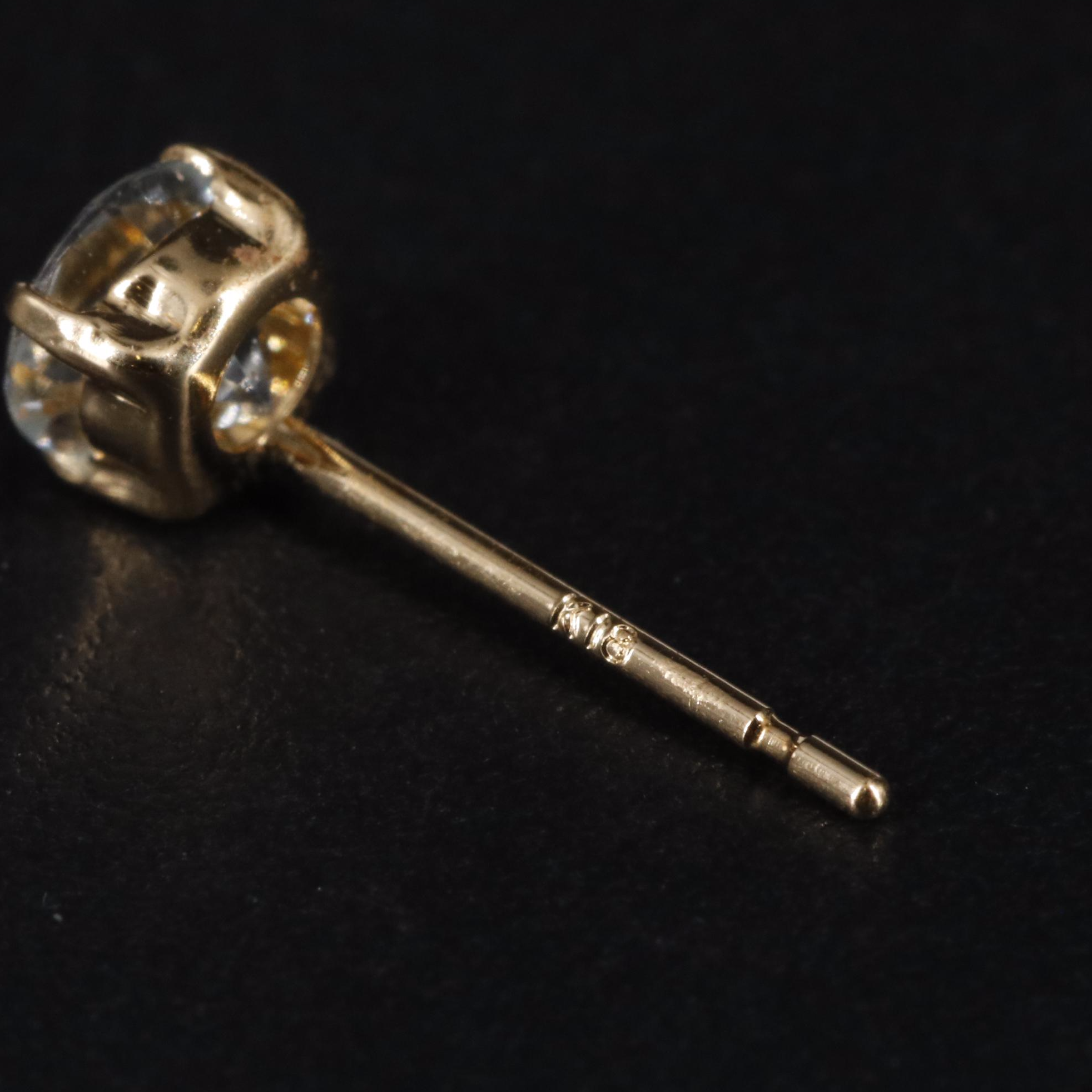 18K Aquamarine Stud Earrings