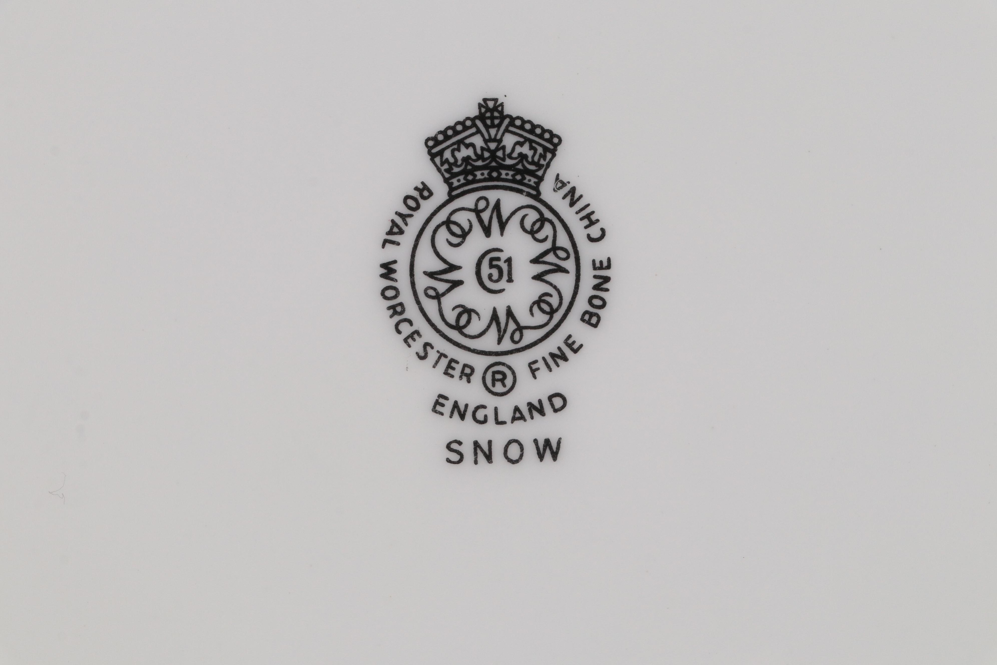 Royal Worcester "Snow" Bone China Dinnerware, 1958–1971