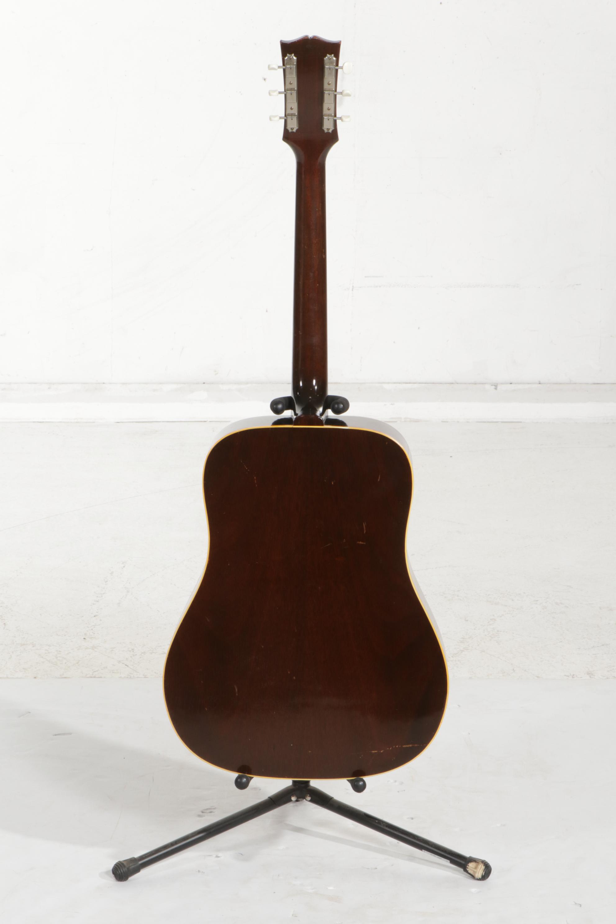 Gibson 6 String Acoustic Guitar in Case