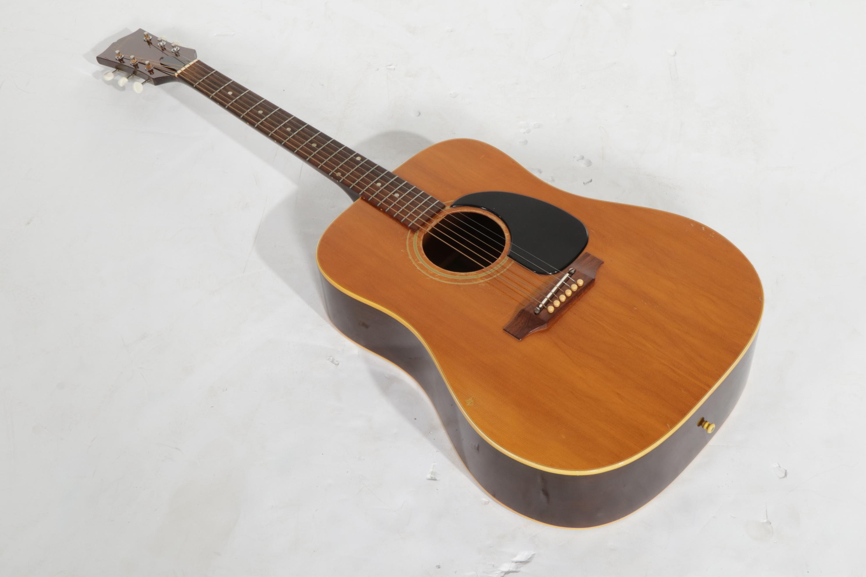 Gibson 6 String Acoustic Guitar in Case