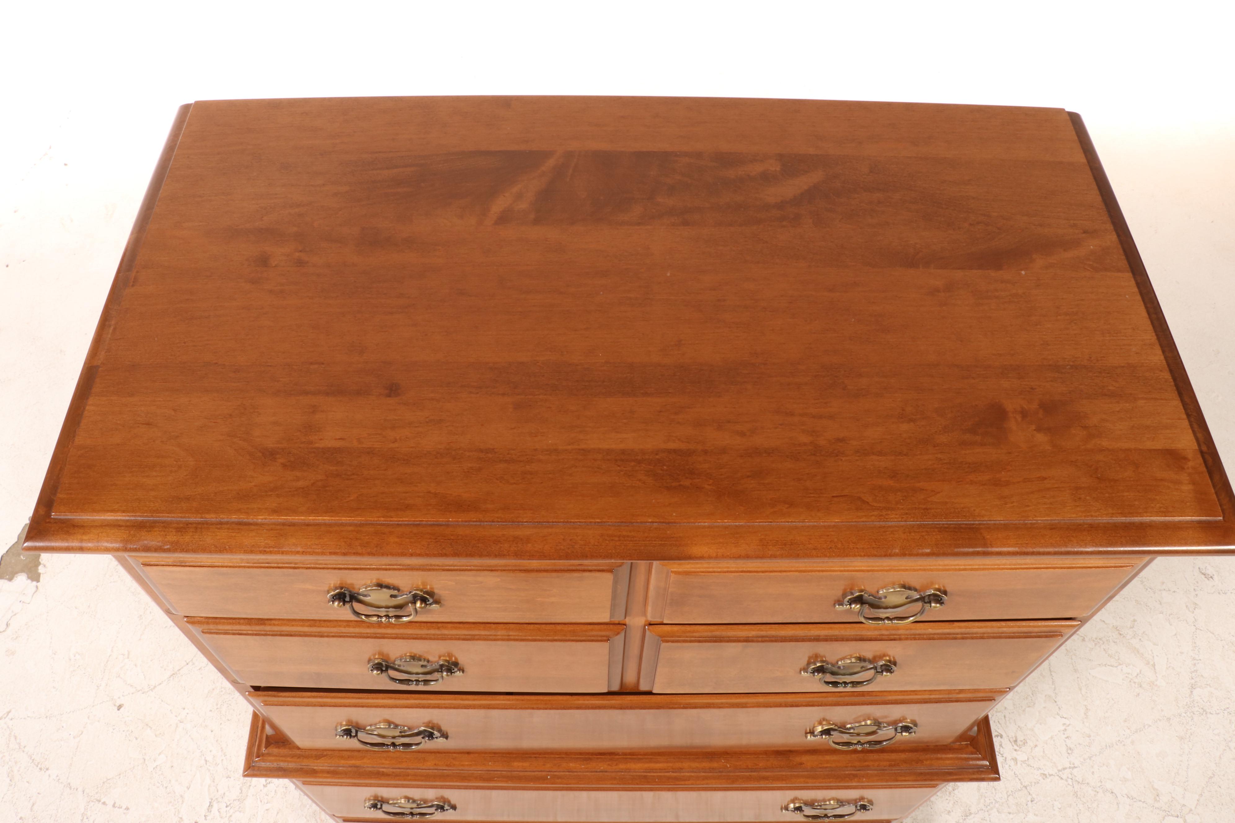 Ethan Allen Federal Style Maple Seven-Drawer Chest, Late 20th Century