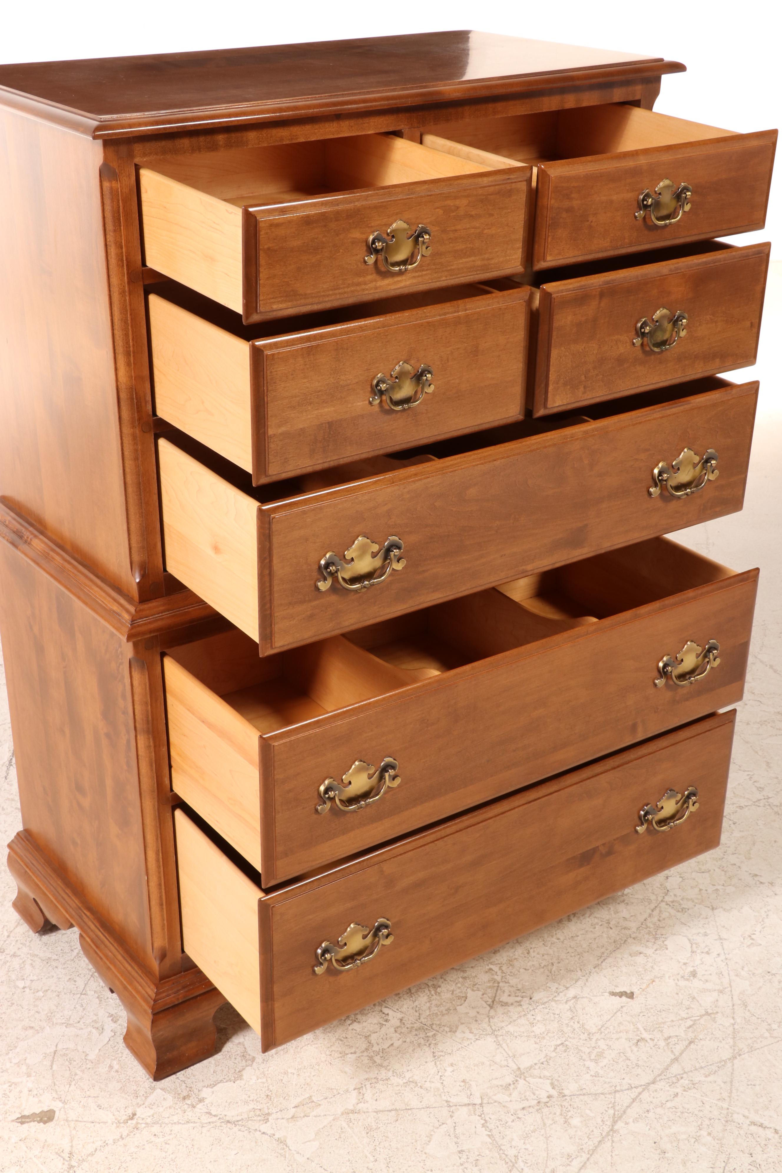 Ethan Allen Federal Style Maple Seven-Drawer Chest, Late 20th Century