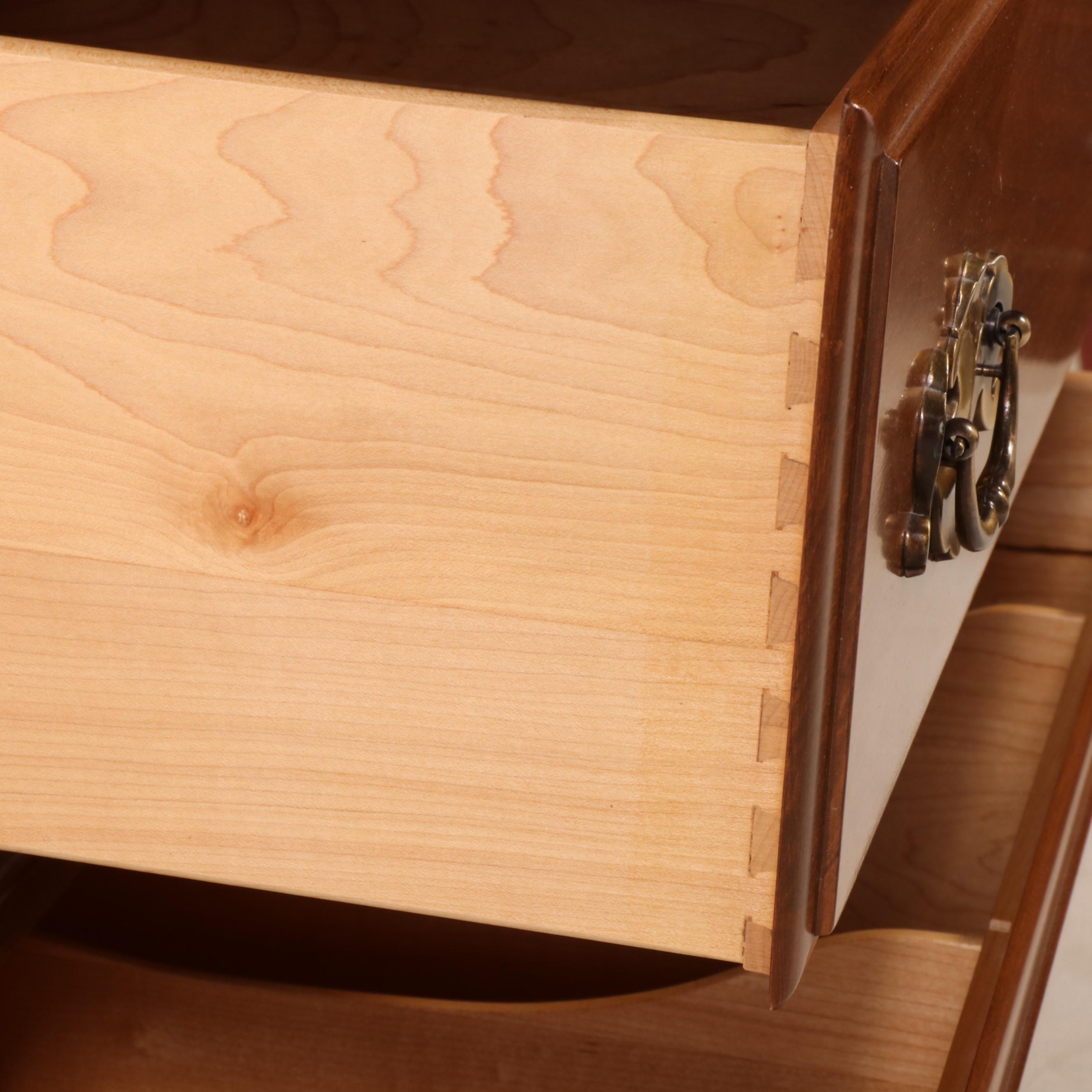 Ethan Allen Federal Style Maple Seven-Drawer Chest, Late 20th Century