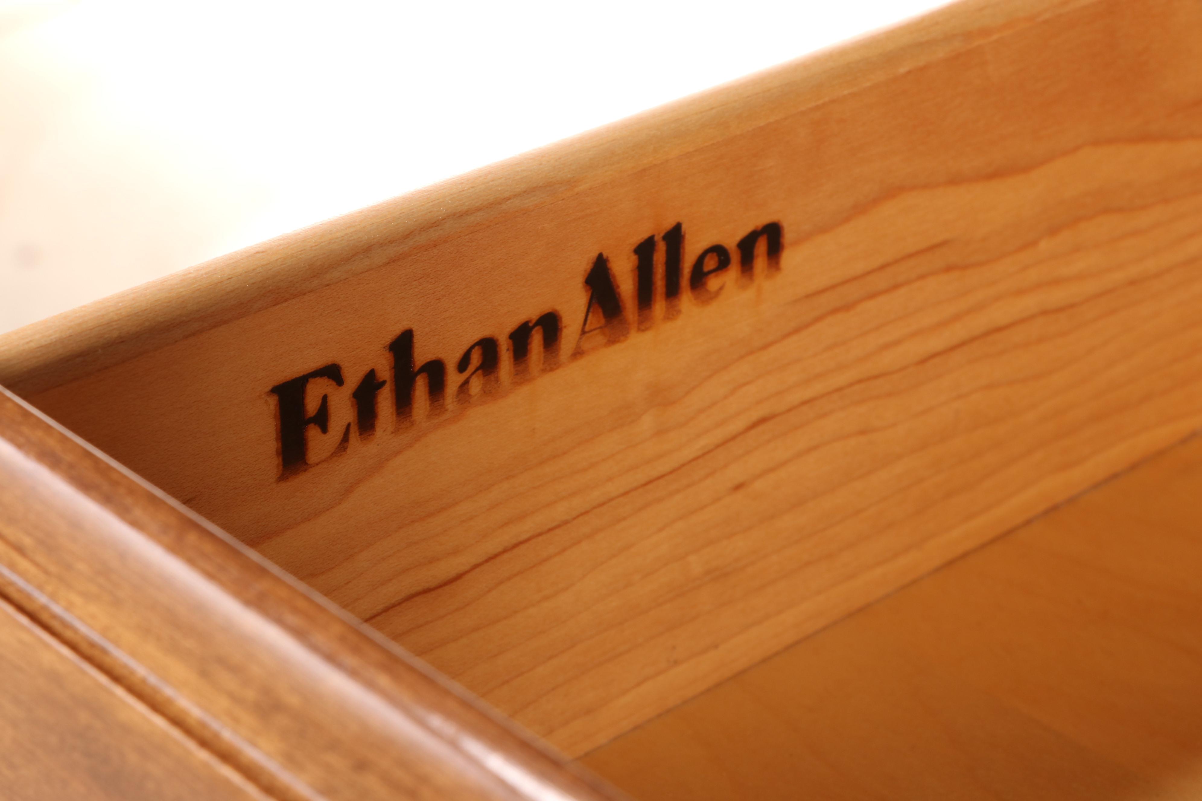 Ethan Allen Federal Style Maple Seven-Drawer Chest, Late 20th Century