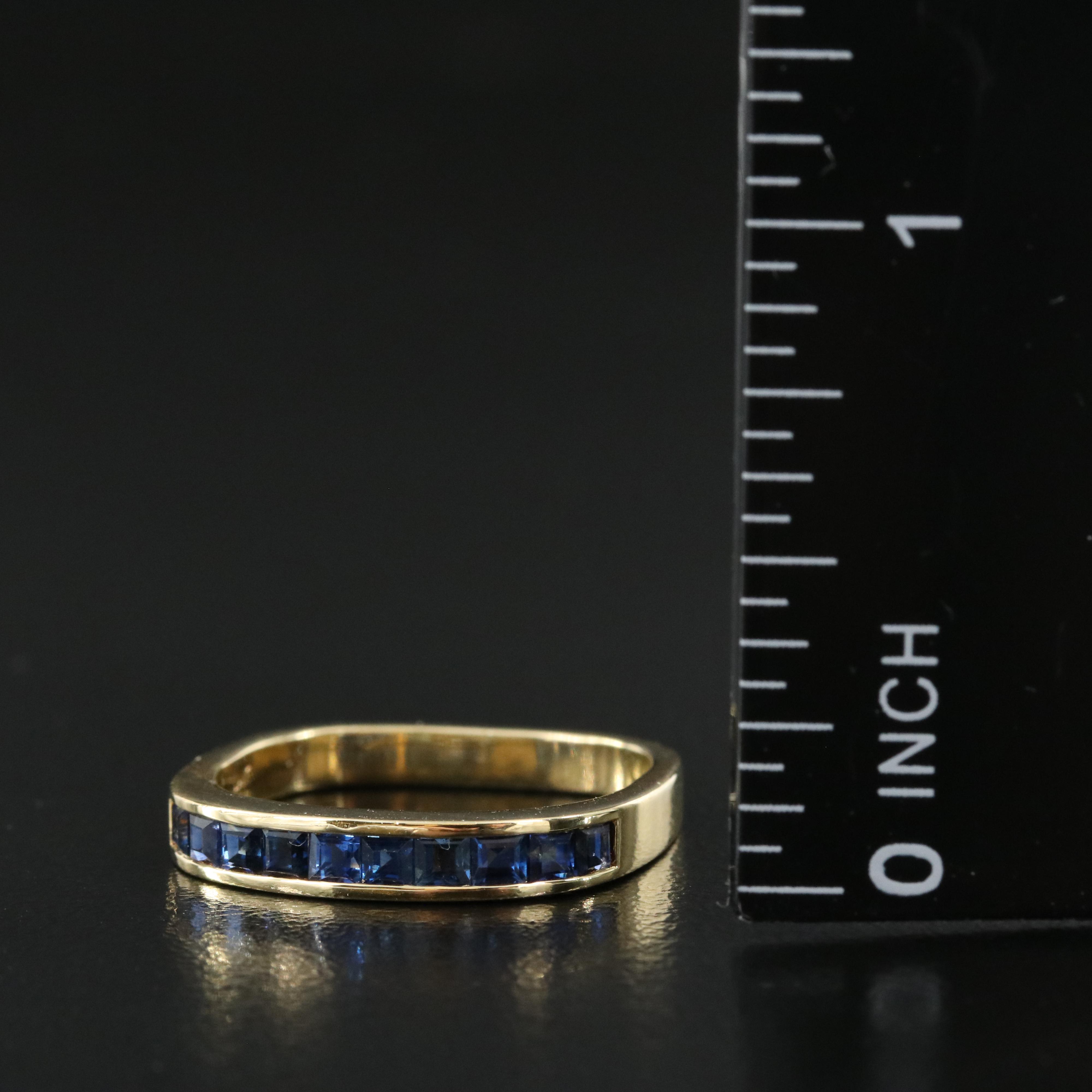18K Sapphire Square Shank Ring