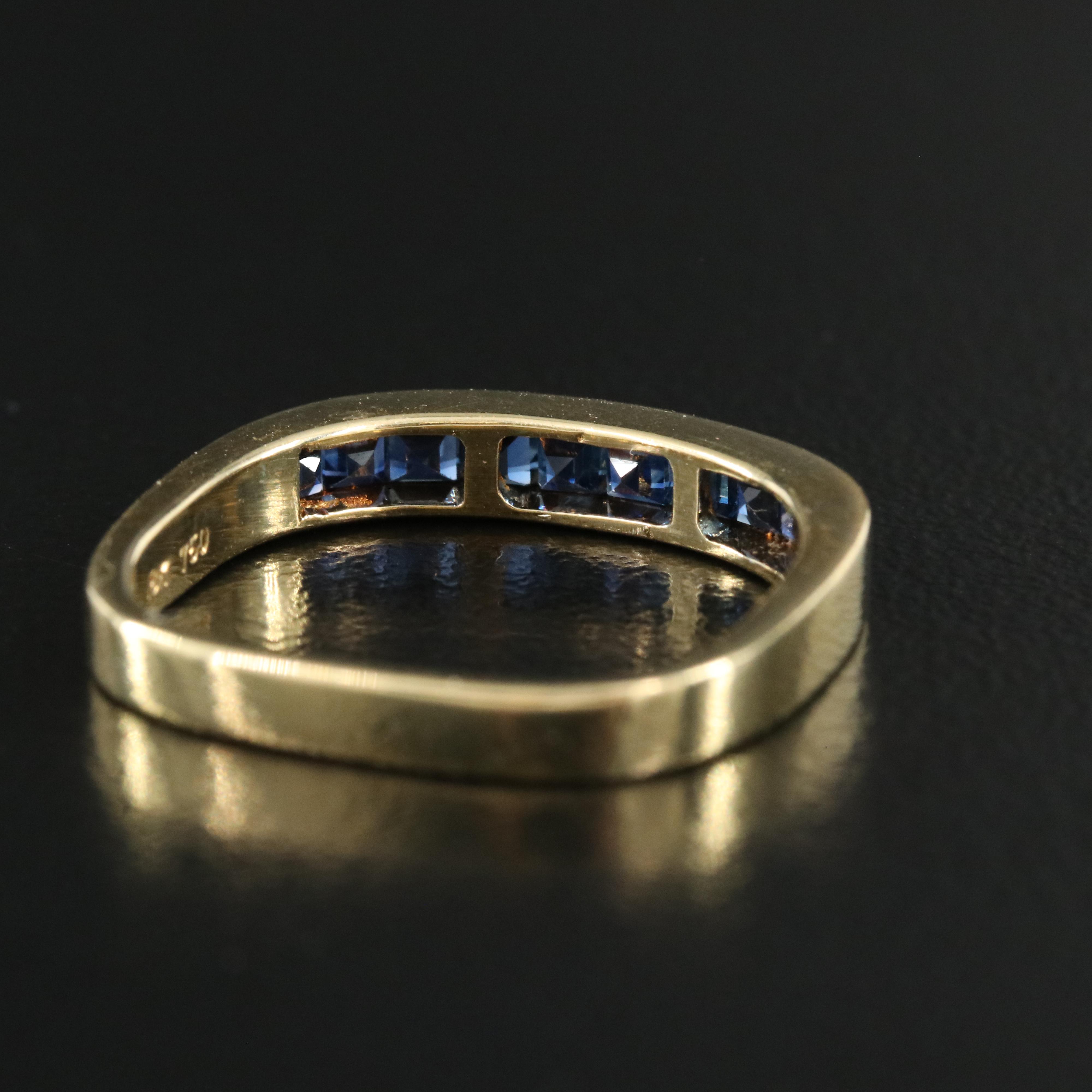 18K Sapphire Square Shank Ring