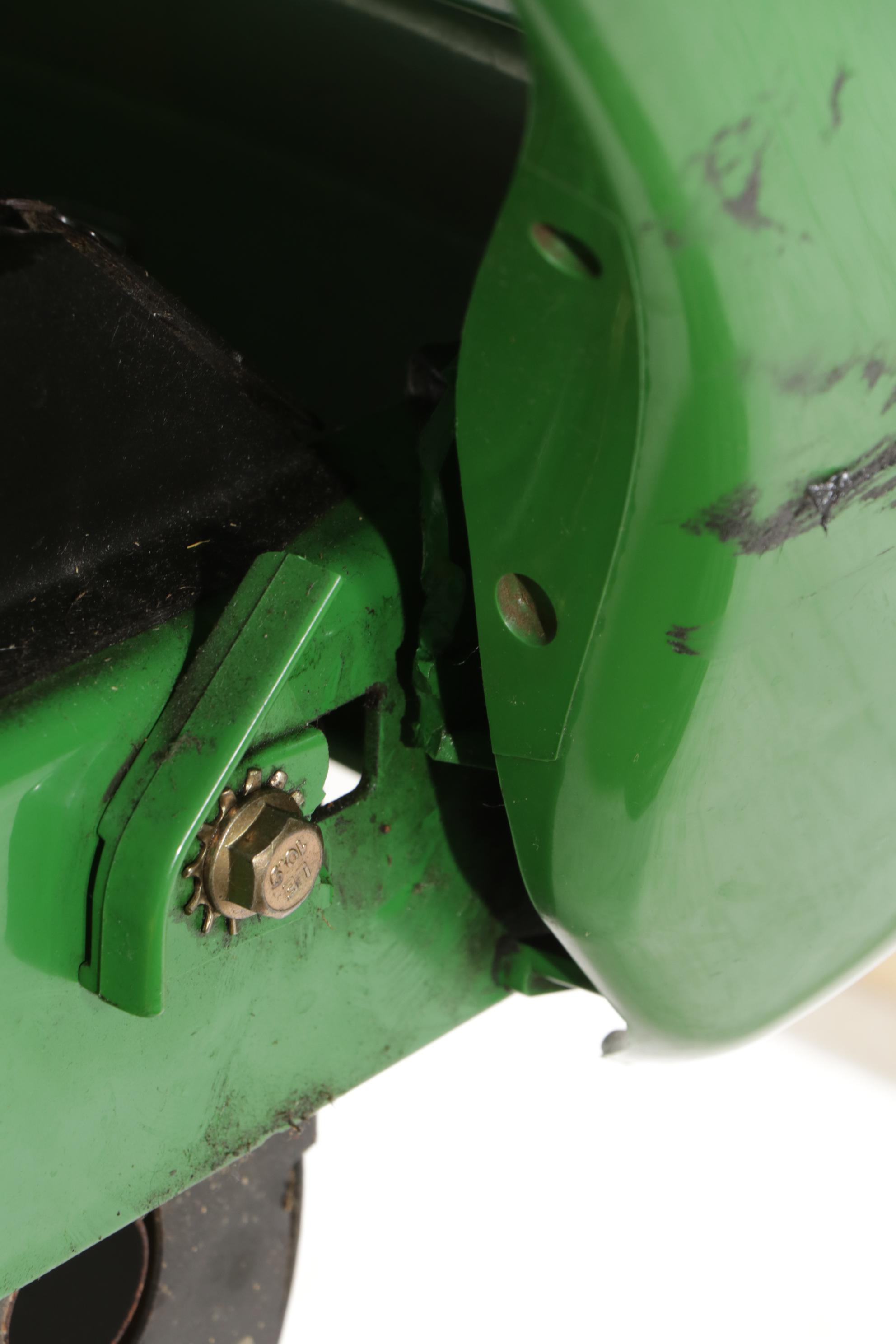 John Deere LT133 Lawn Tractor with 10P Utility Cart