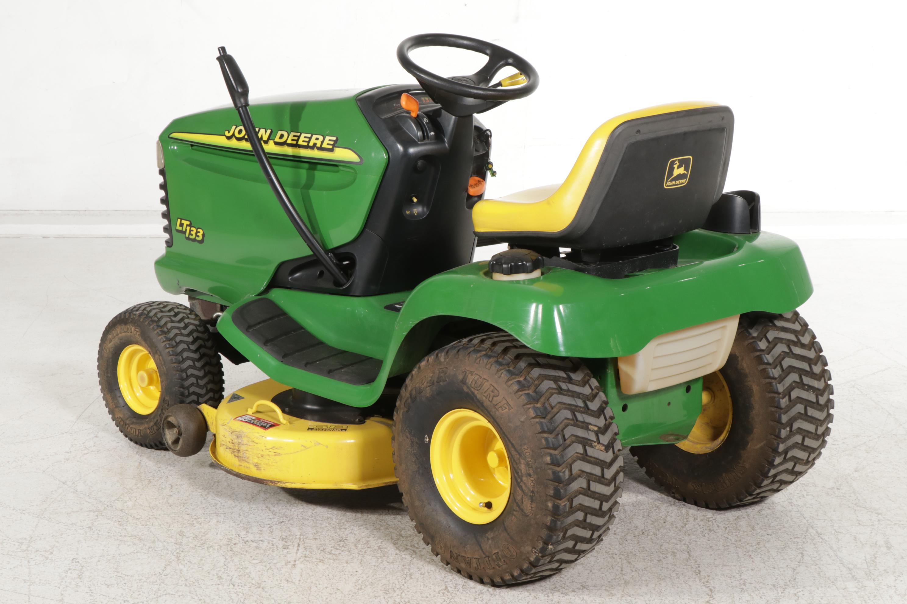 John Deere LT133 Lawn Tractor with 10P Utility Cart