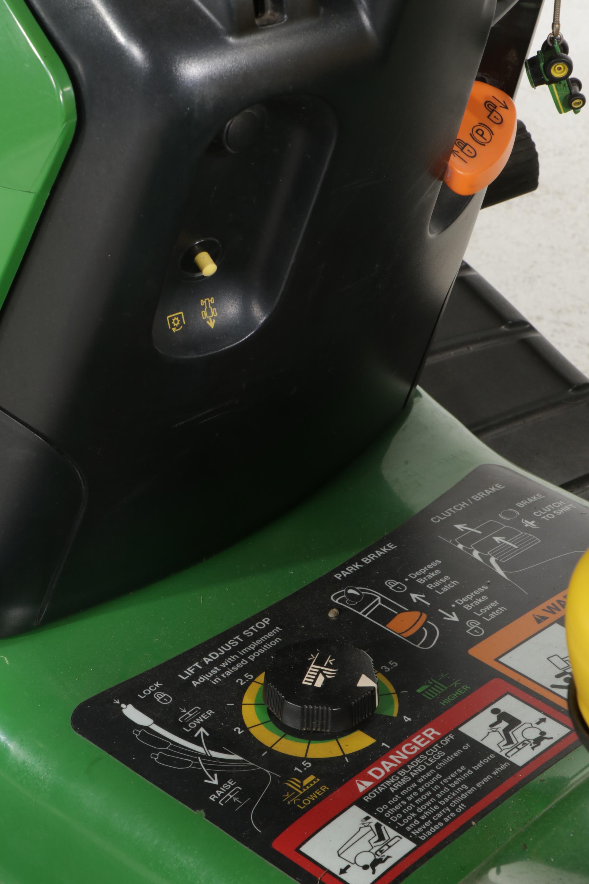 John Deere LT133 Lawn Tractor with 10P Utility Cart