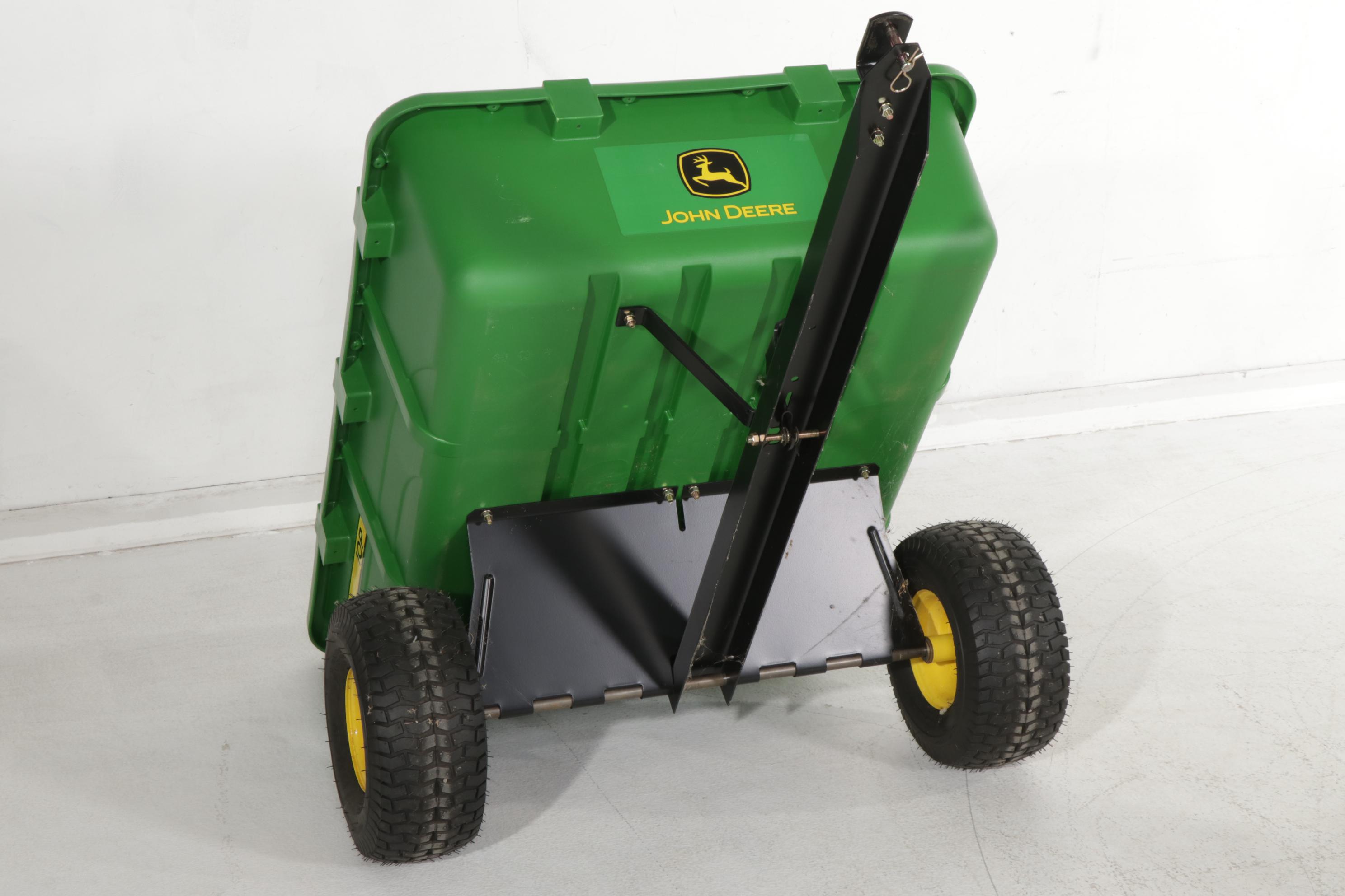 John Deere LT133 Lawn Tractor with 10P Utility Cart