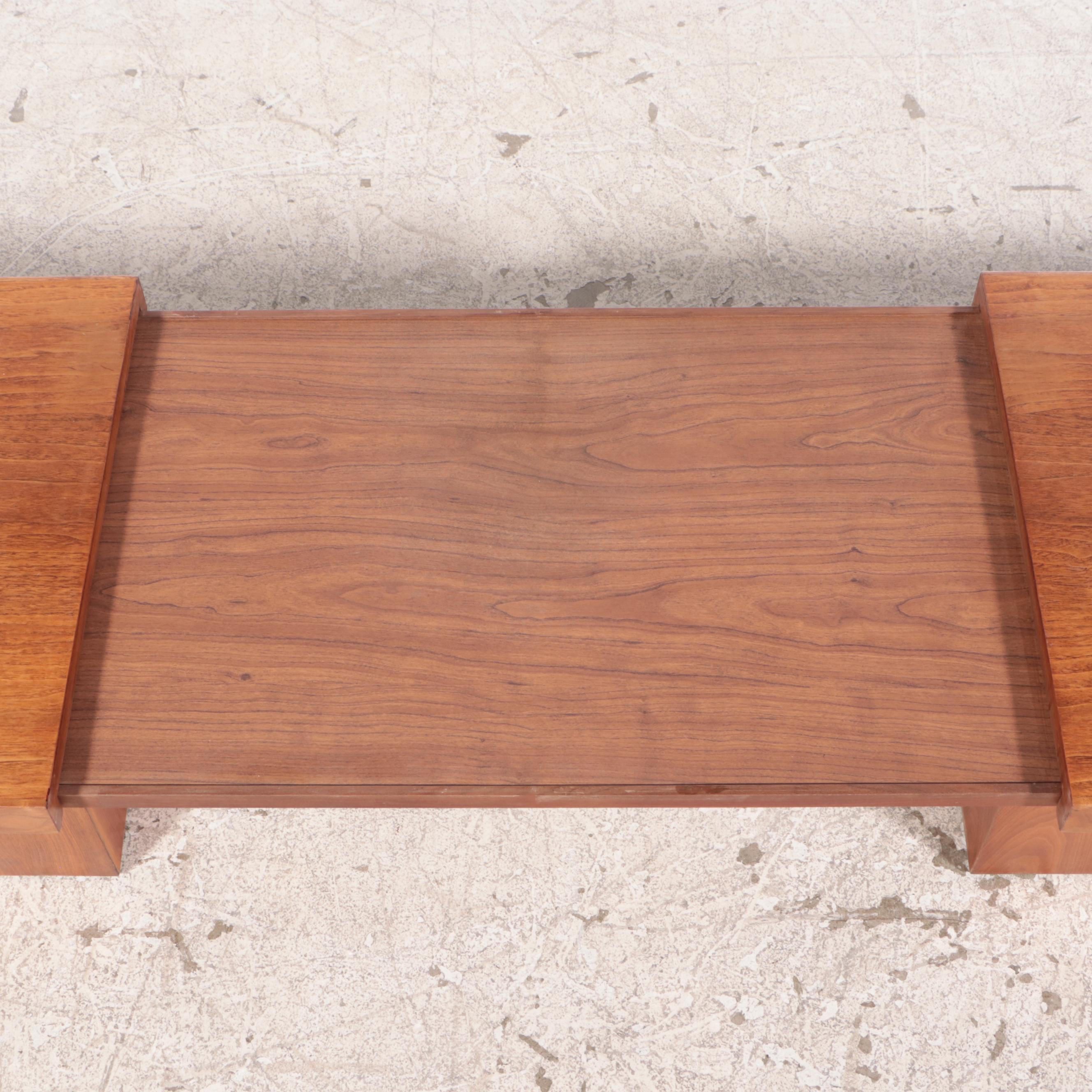 John Keal for Brown Saltman Mid Century Modern Walnut Expandable Coffee Table