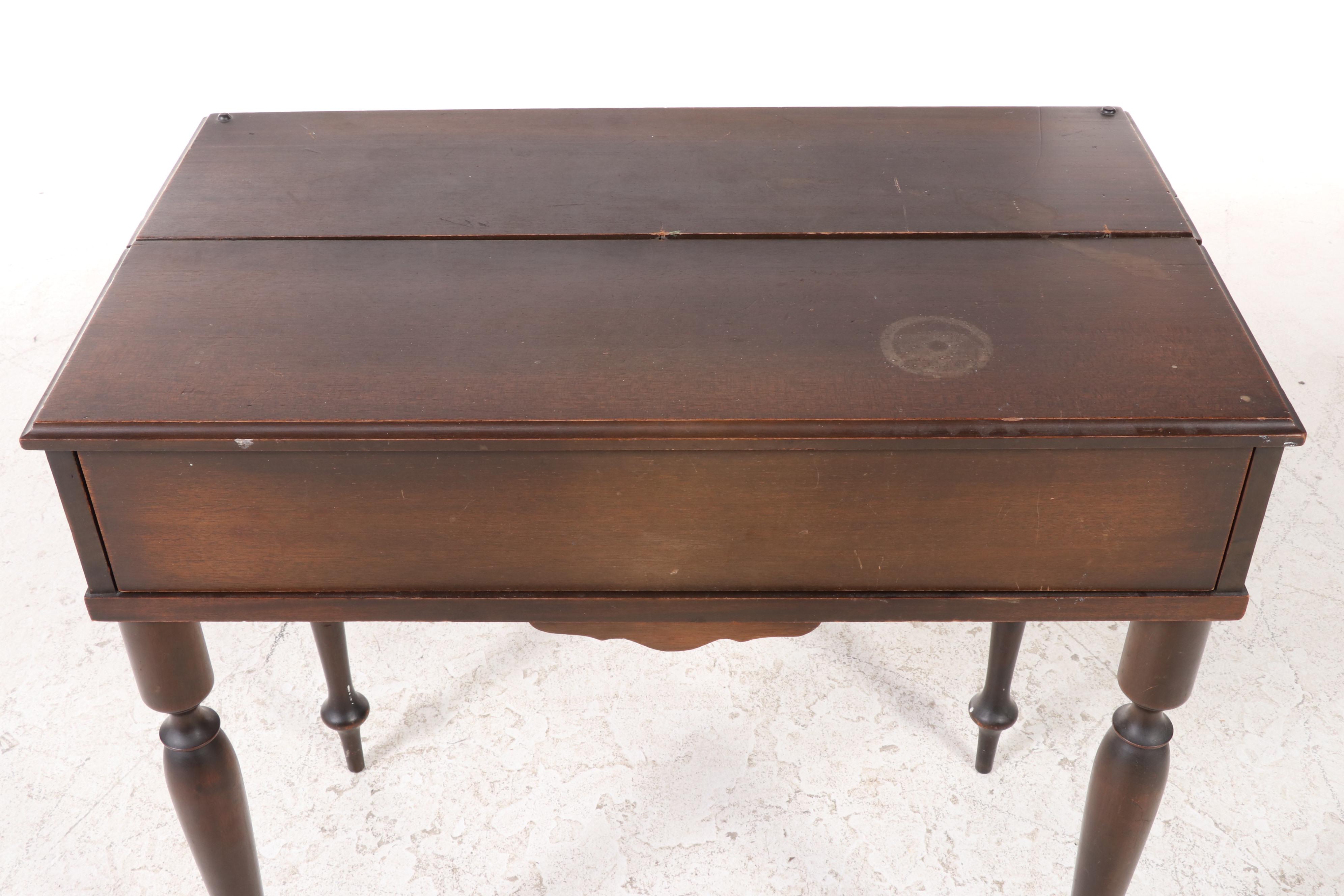 Colonial Mfg. Co. Federal Style Mahogany Spinet Desk, Early 20th Century