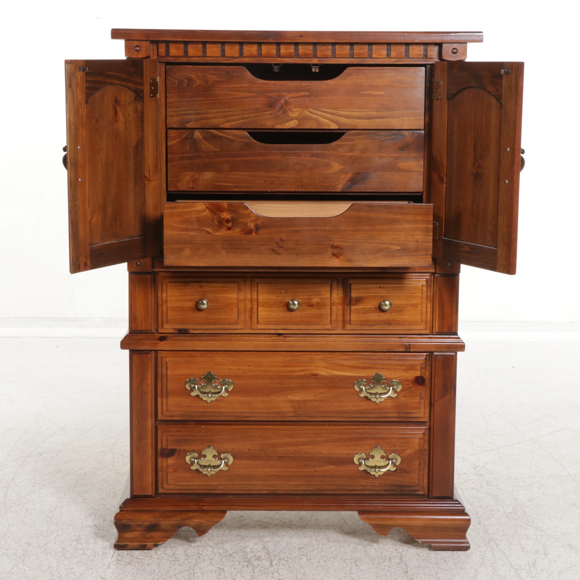 Broyhill Pine Chest of Drawers, Late 20th Century