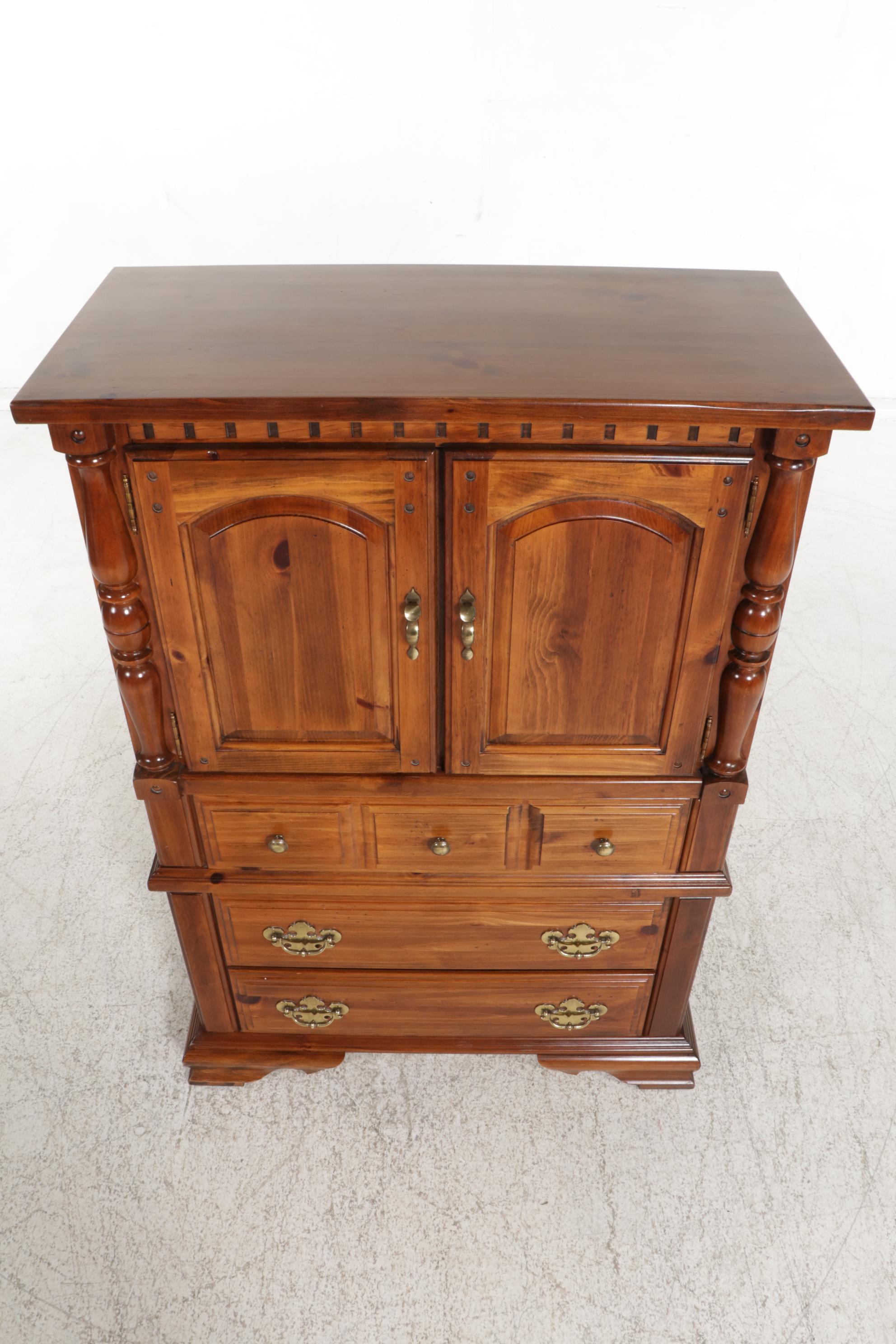 Broyhill Pine Chest of Drawers, Late 20th Century