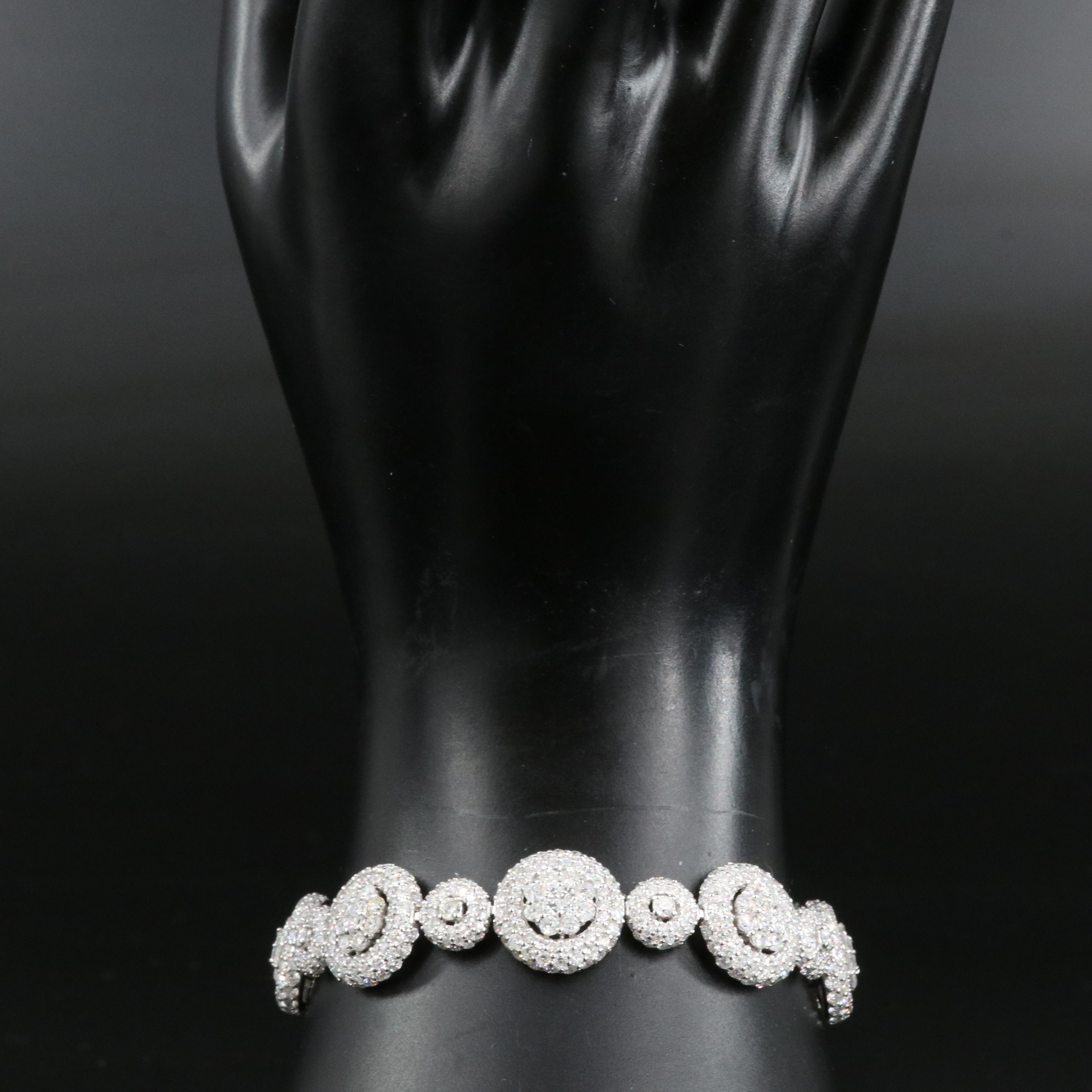 18K 16.86 CTW Pavé Diamond Circle Link Bracelet