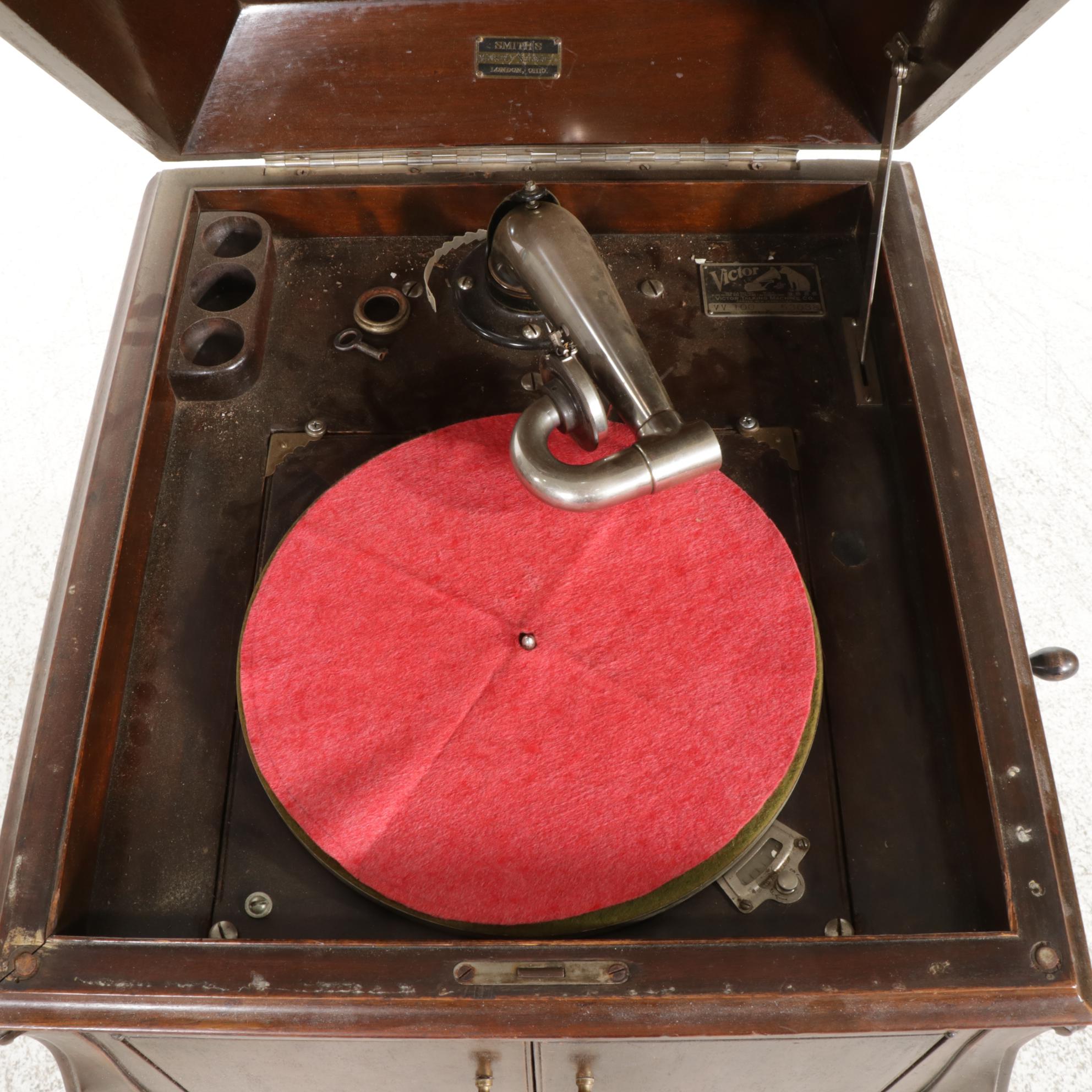 Victor Talking Machine VV-100 Victrola in Mahogany-Veneered Floor Cabinet, 1922