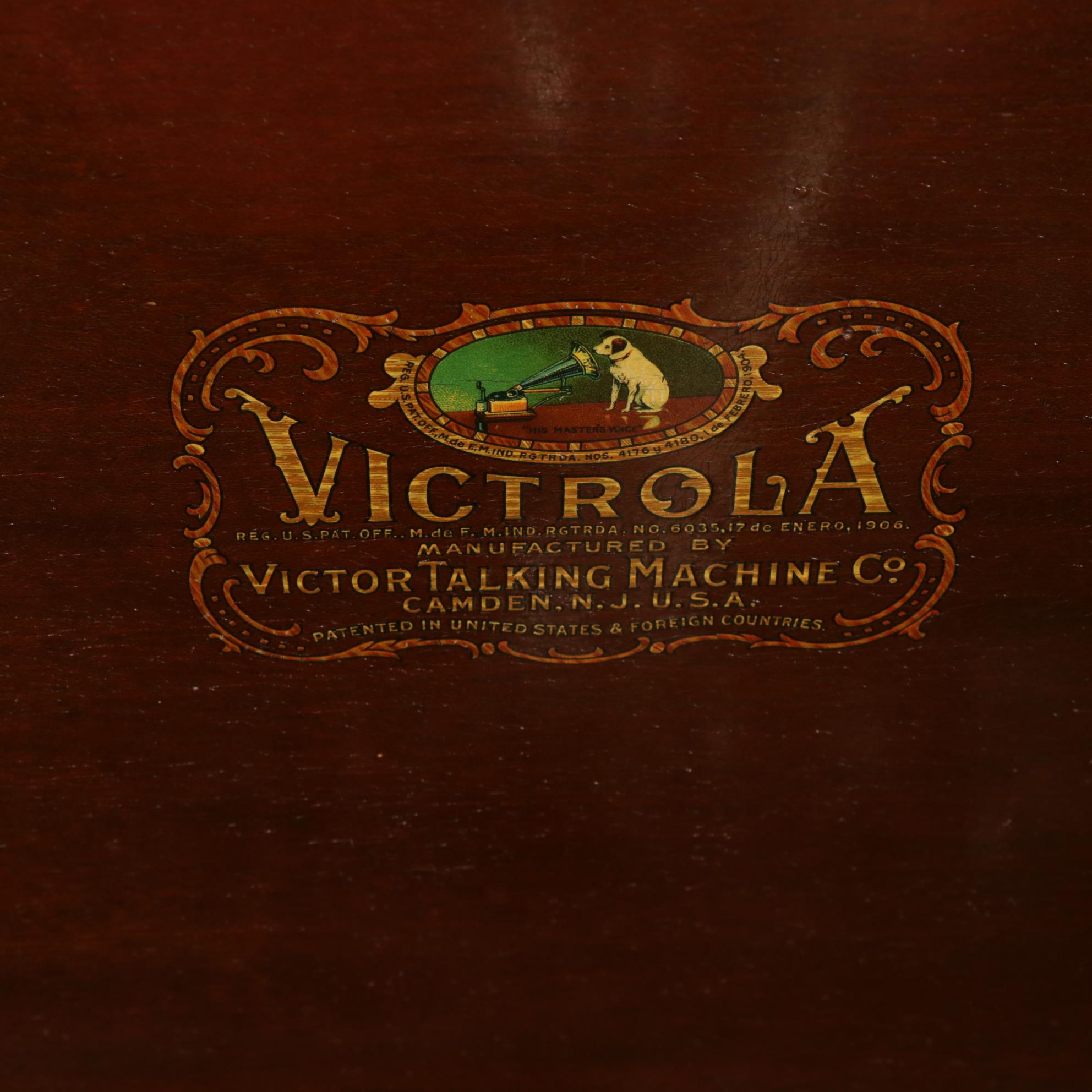 Victor Talking Machine VV-100 Victrola in Mahogany-Veneered Floor Cabinet, 1922