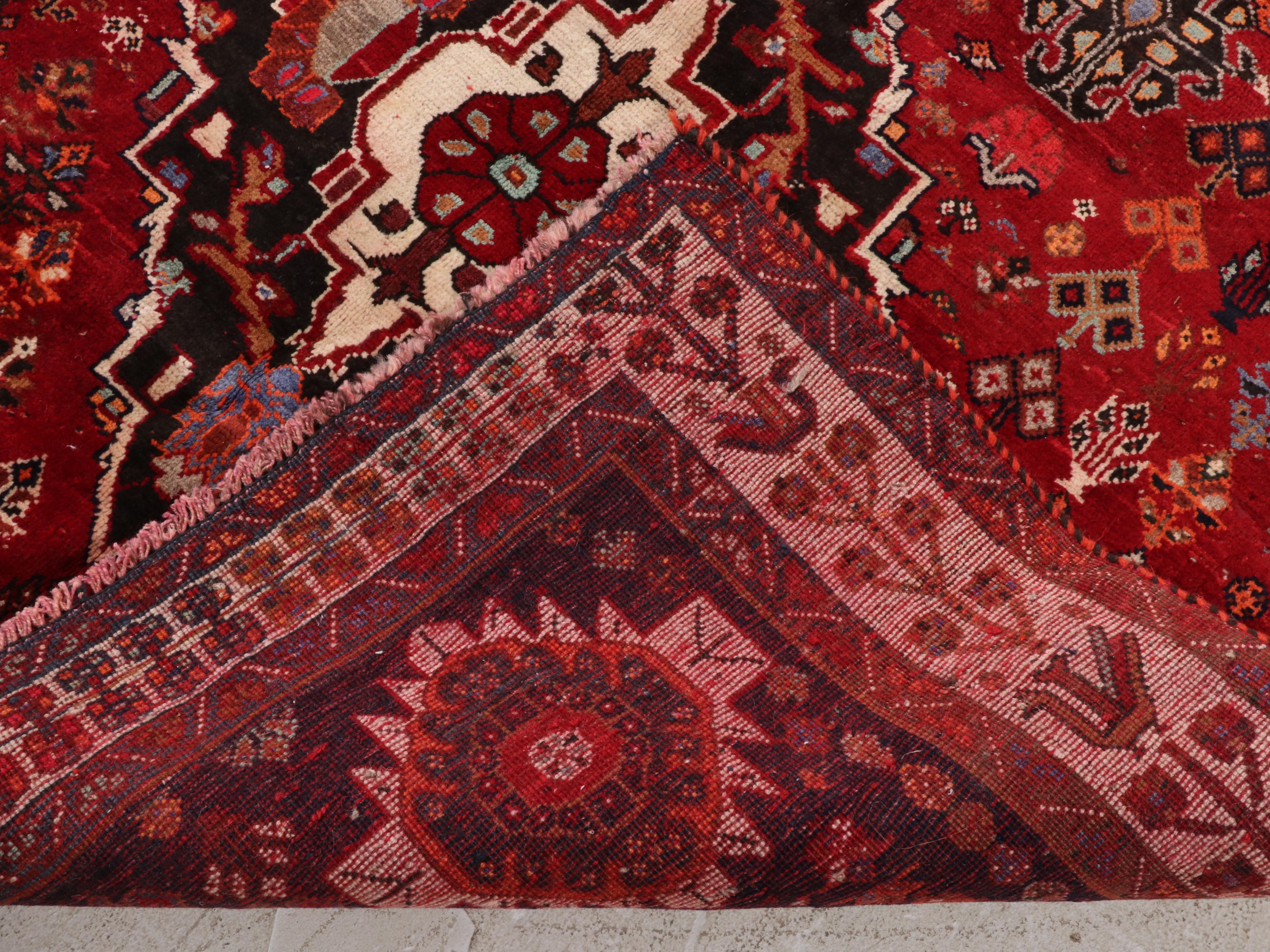 5'5 x 8'5 Hand-Knotted Persian Qahqai Area Rug