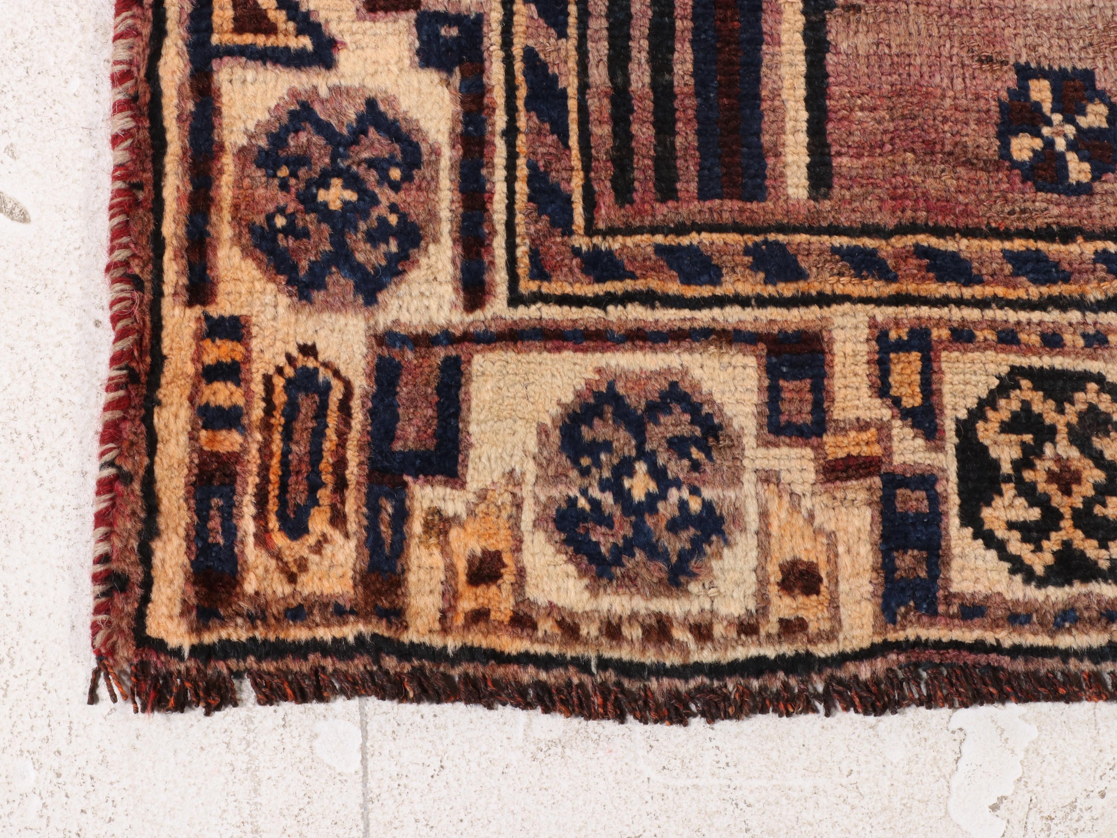 3'11 x 7'4 Hand-Knotted Persian Shiraz Area Rug