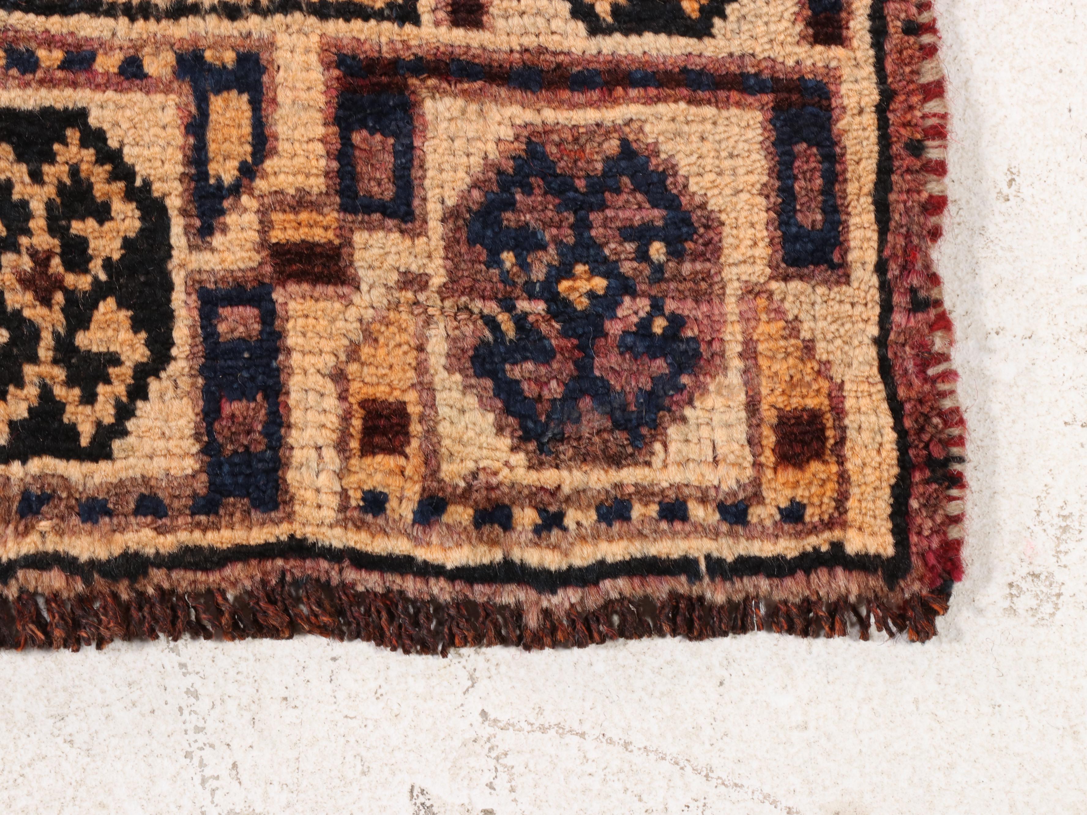 3'11 x 7'4 Hand-Knotted Persian Shiraz Area Rug