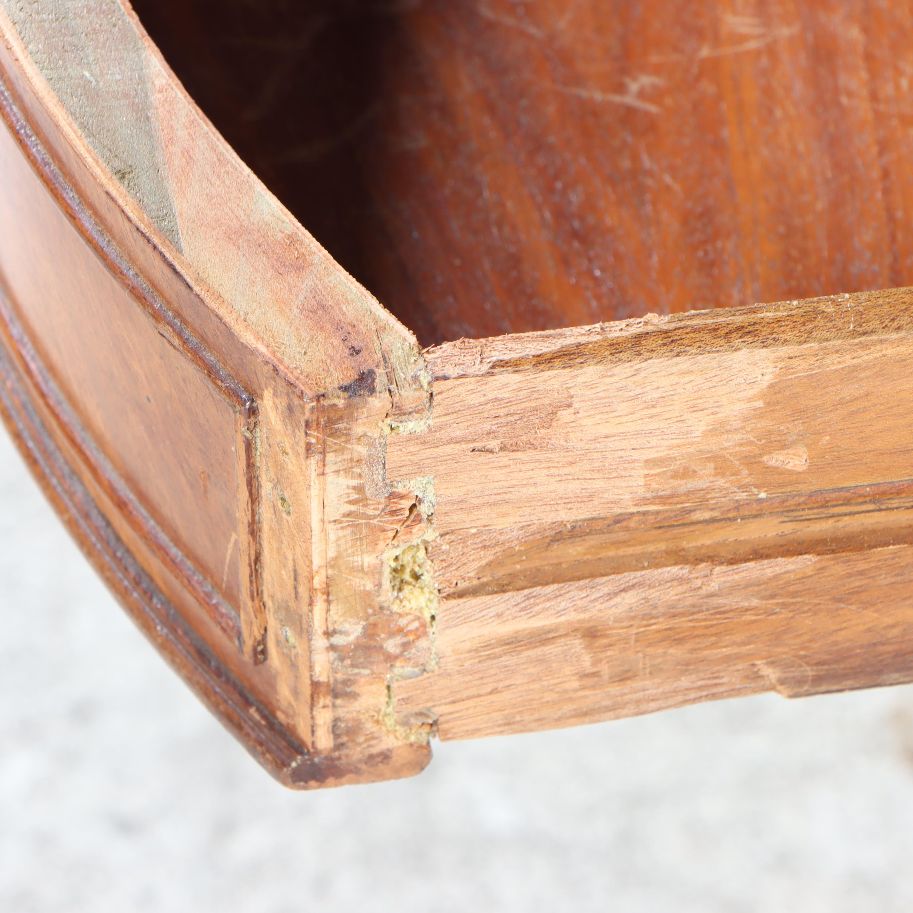 Federal Style Mahogany Circular Center Table
