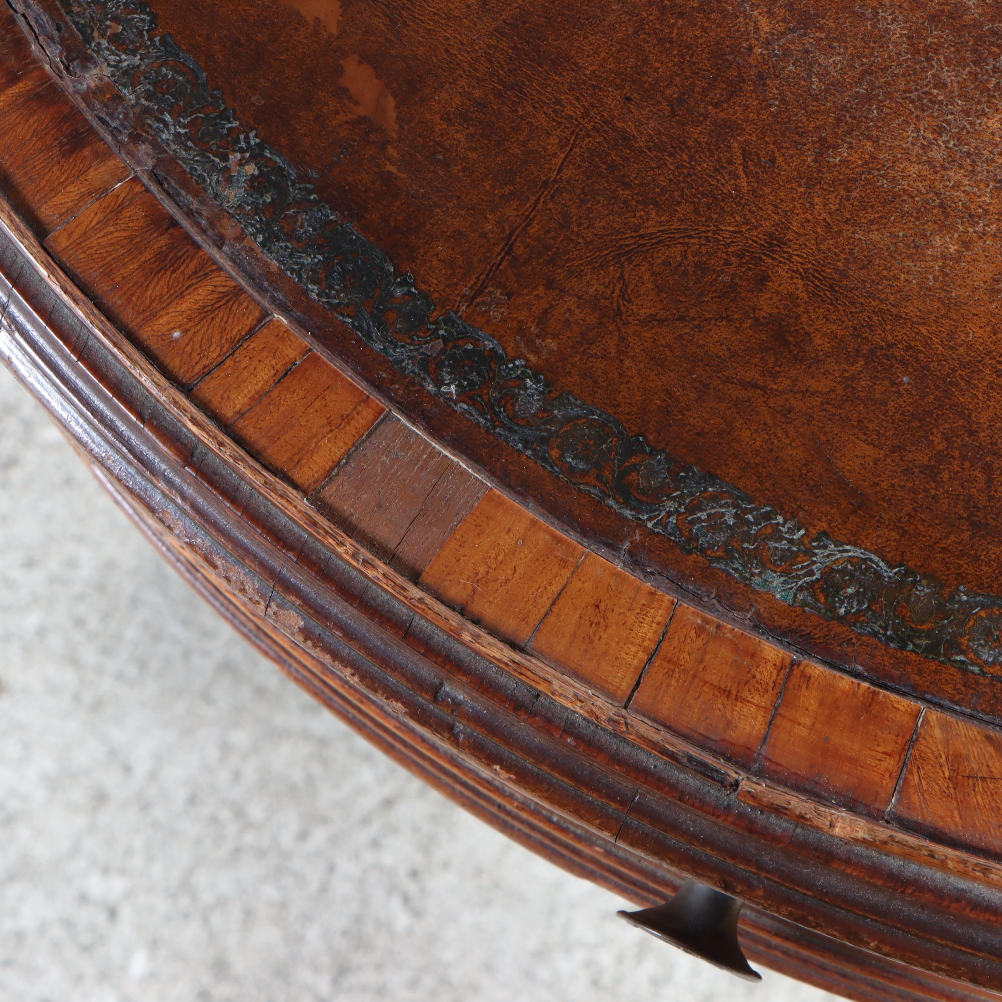 Federal Style Mahogany Circular Center Table