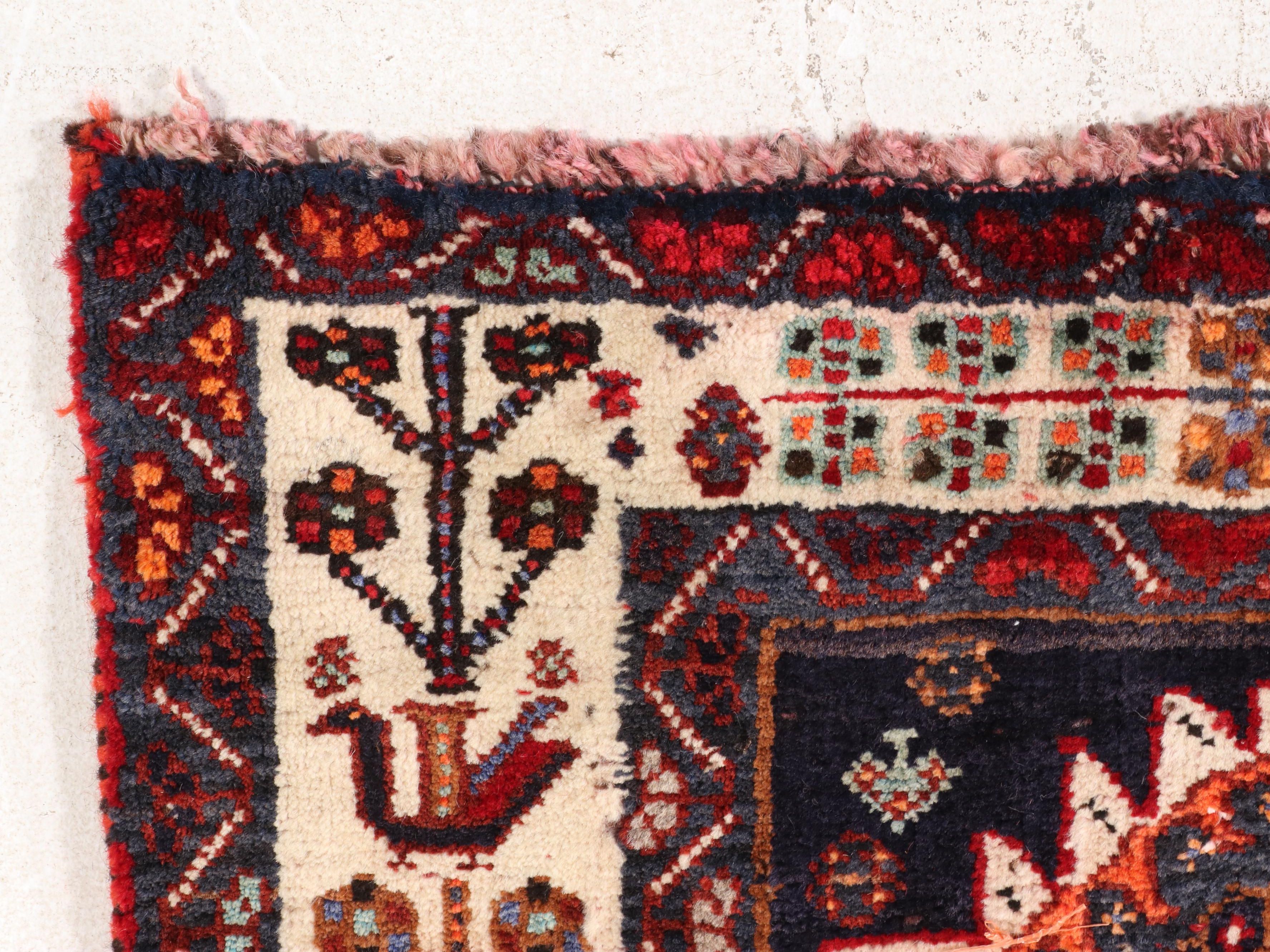 5'5 x 8'5 Hand-Knotted Persian Qahqai Area Rug