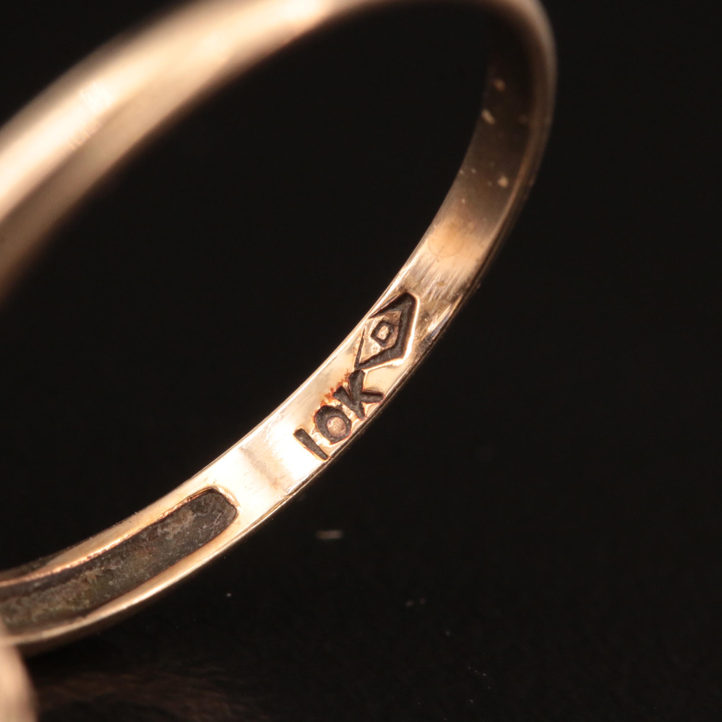 10K Sapphire Navette Ring