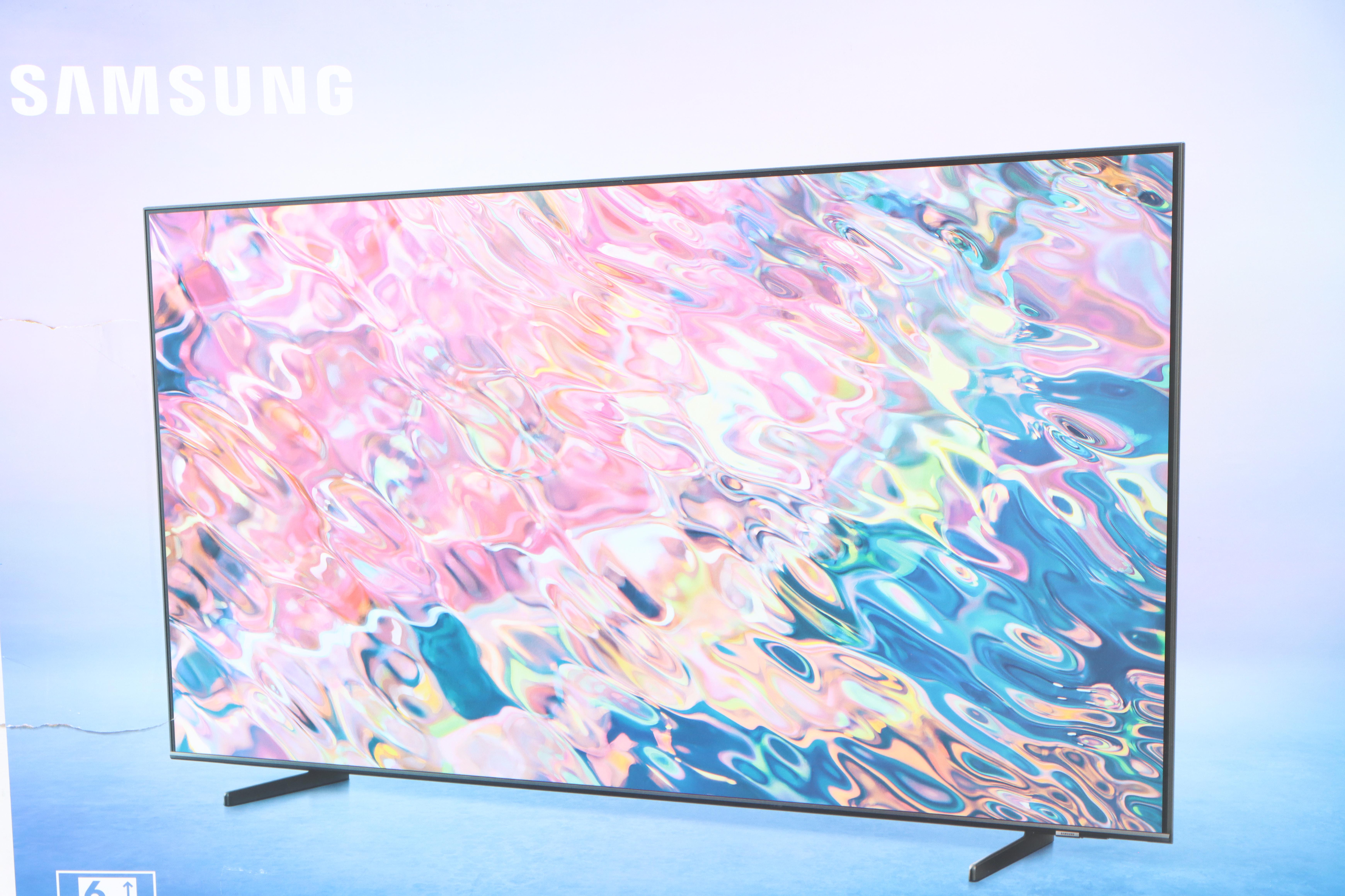 Samsung 43" Class Q60B-Series QLED 4K Smart TV with Member's Mark Wall Mount