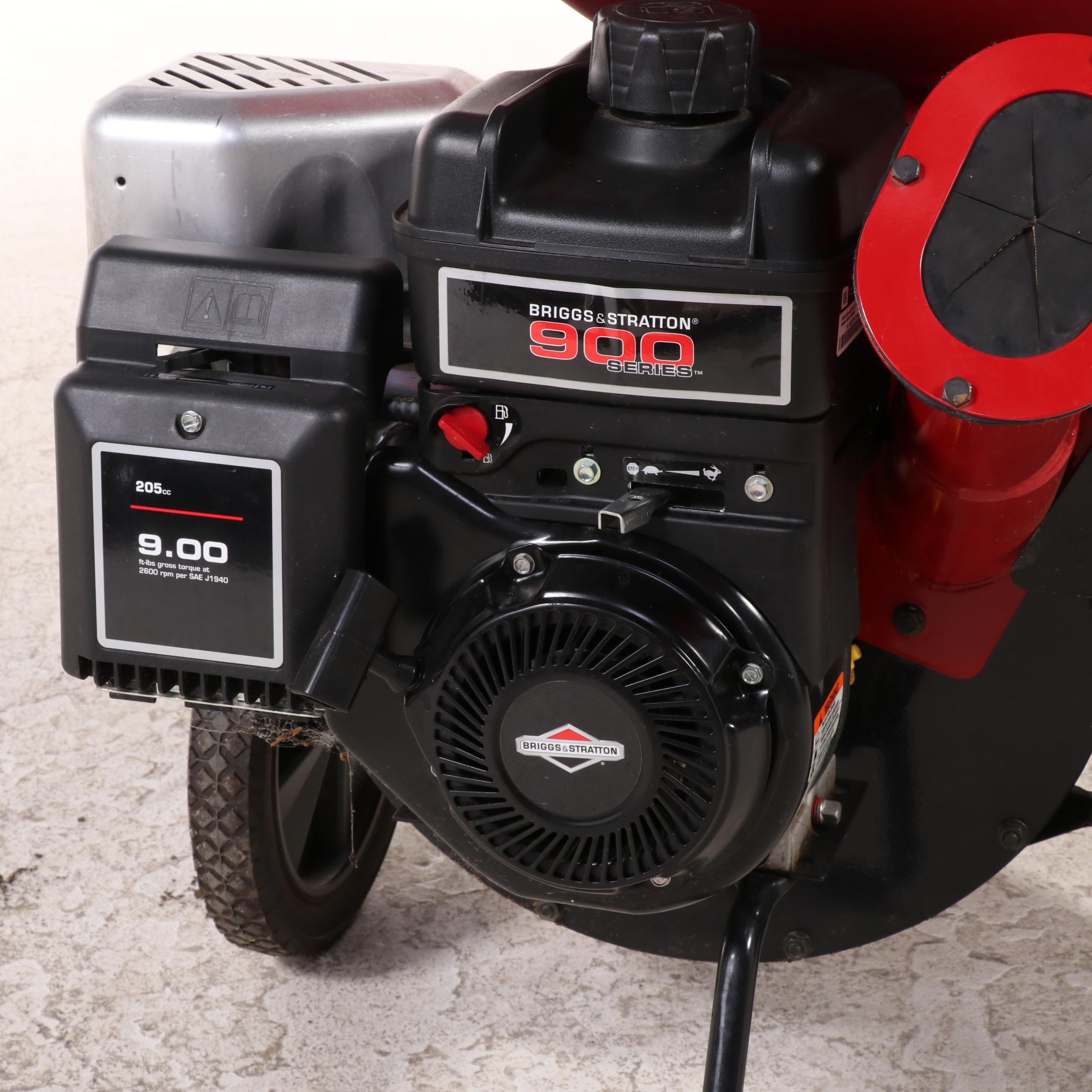 Earthquake Chipper Shredder with Briggs & Stratton 900 Series Engine