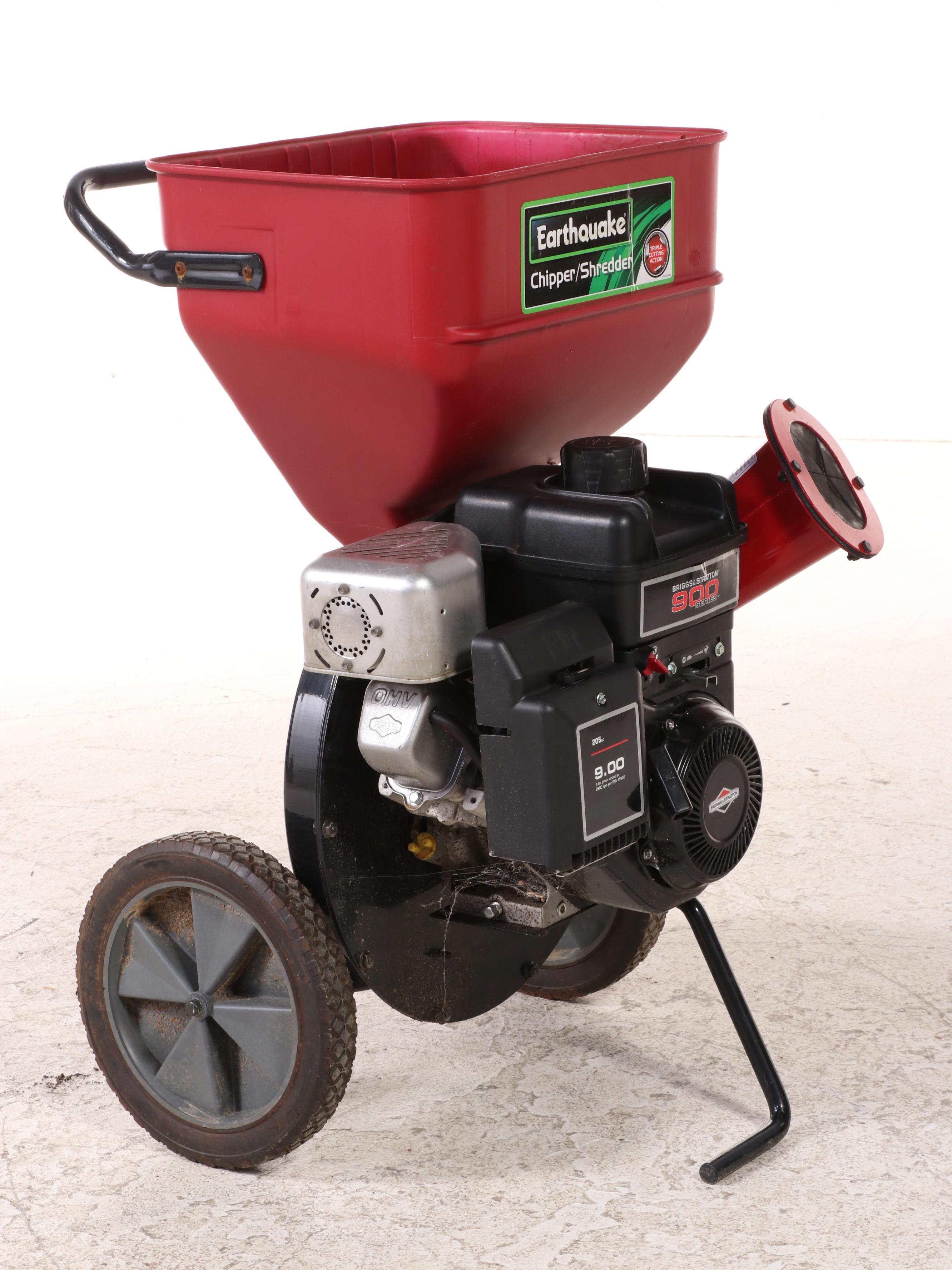 Earthquake Chipper Shredder with Briggs & Stratton 900 Series Engine
