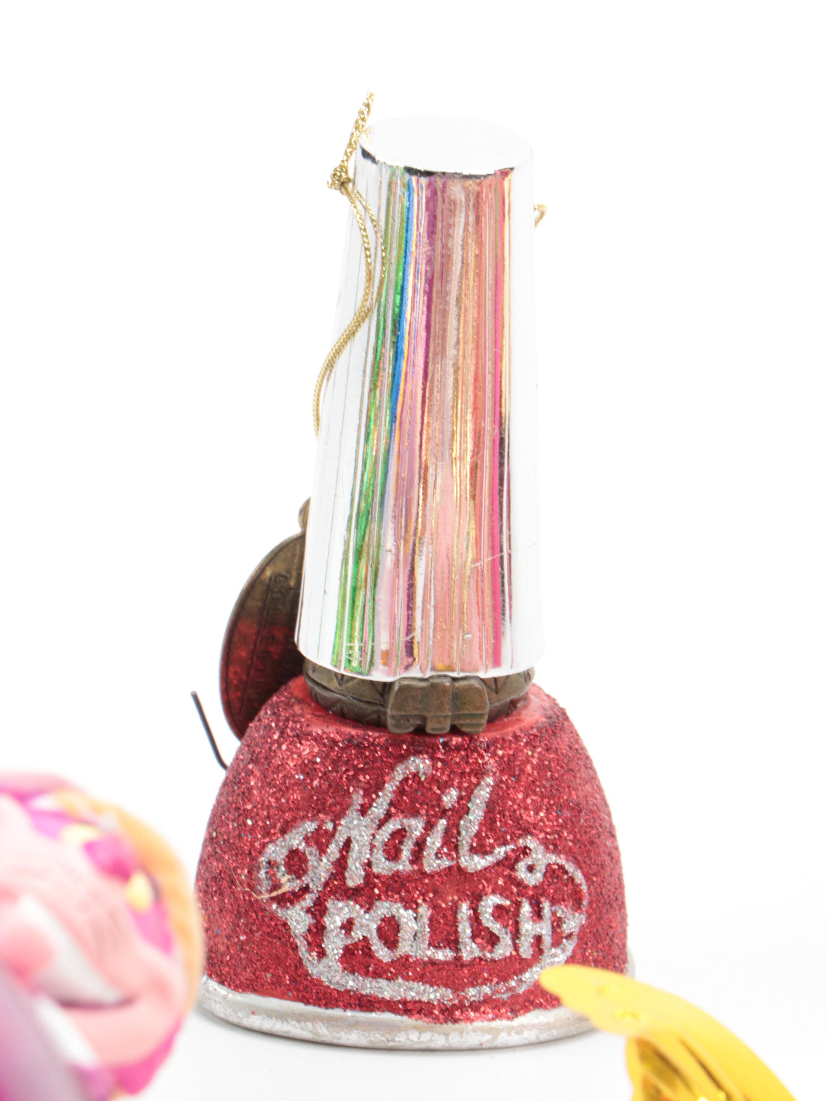 Mold Blown Glass with Other Ornaments and Décor