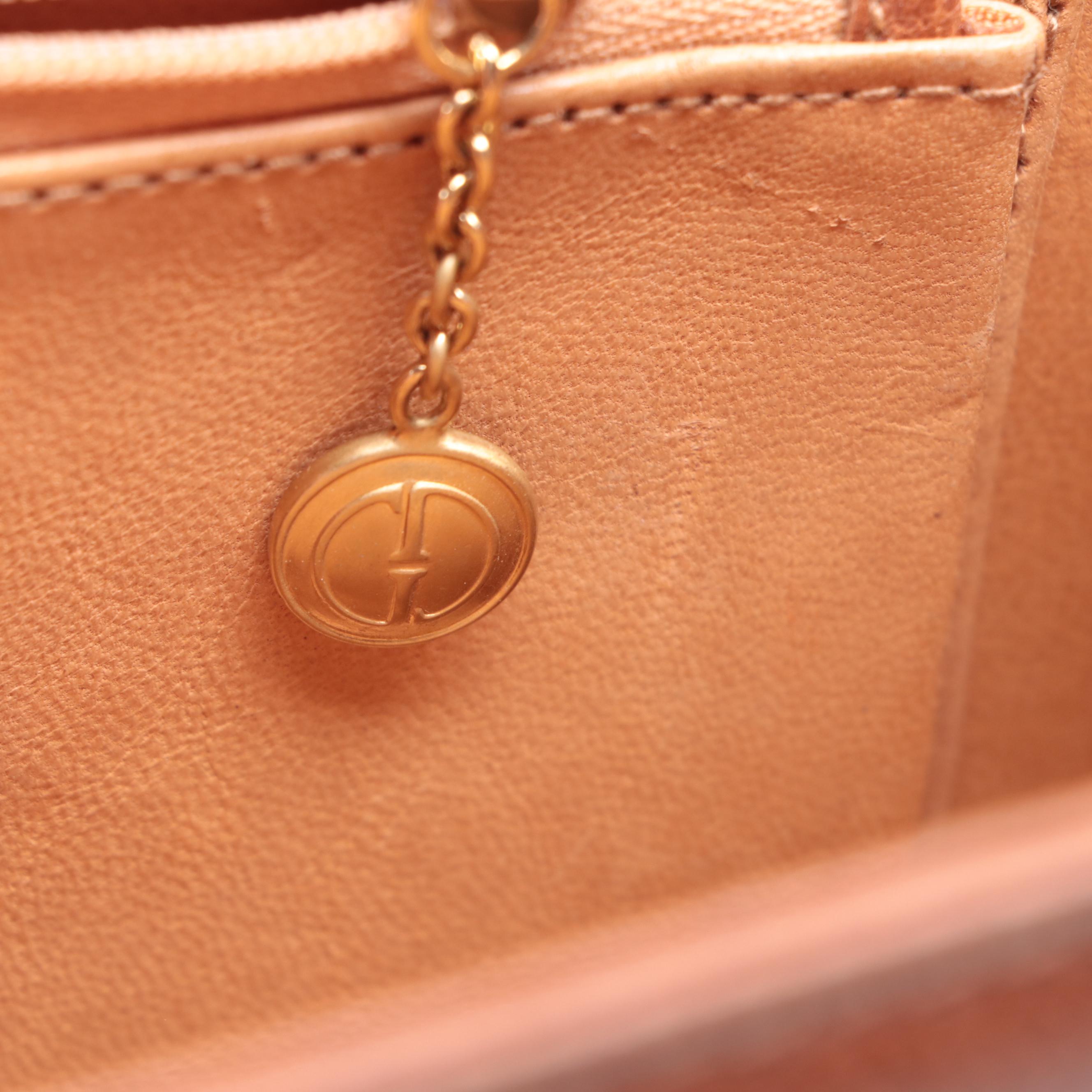 Gucci Web Clutch in Leather