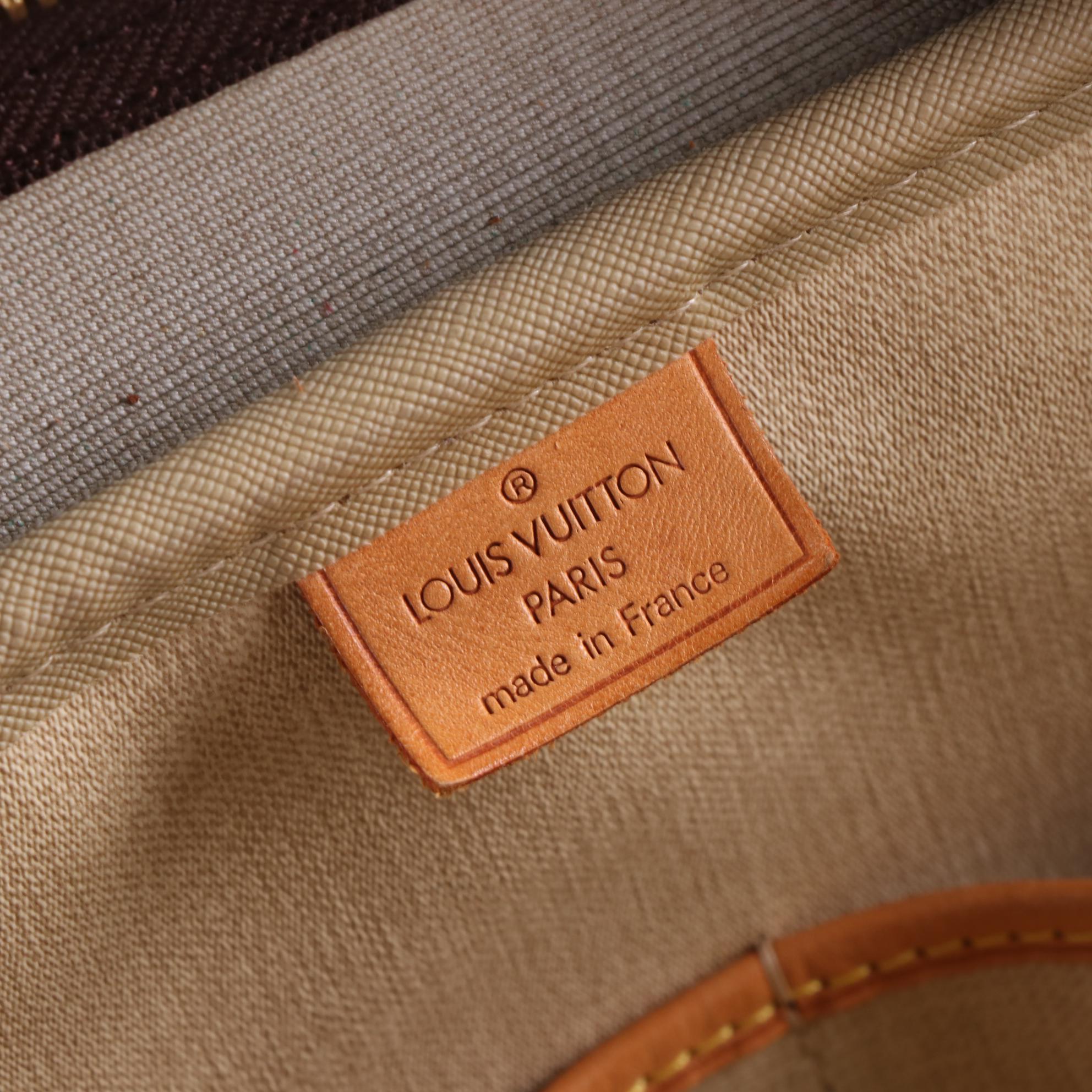 Louis Vuitton Deauville Travel Bag in Monogram Canvas and Vachetta Leather