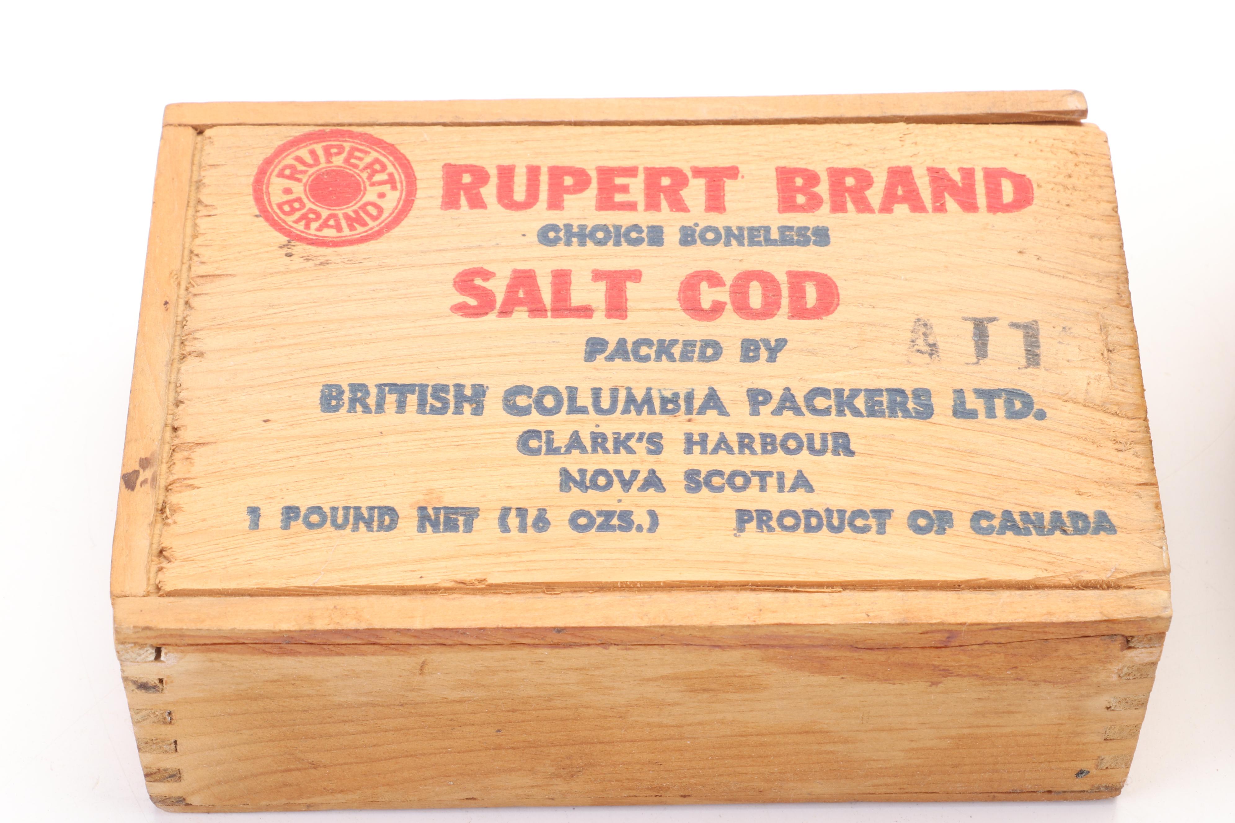 Columbus Washboard Co. Washboard with Other Chamber Pot and Home Supplies