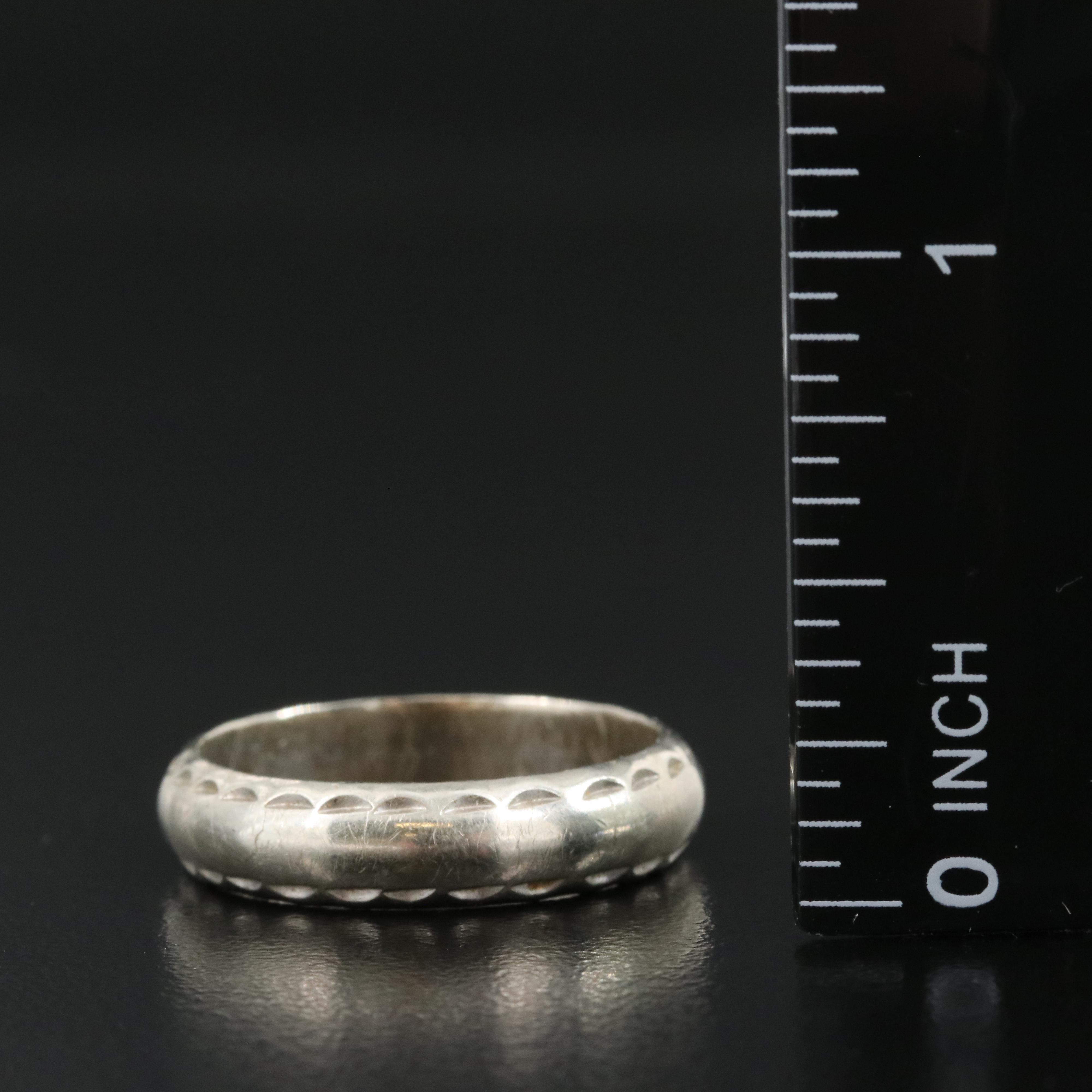14K Patterned Band